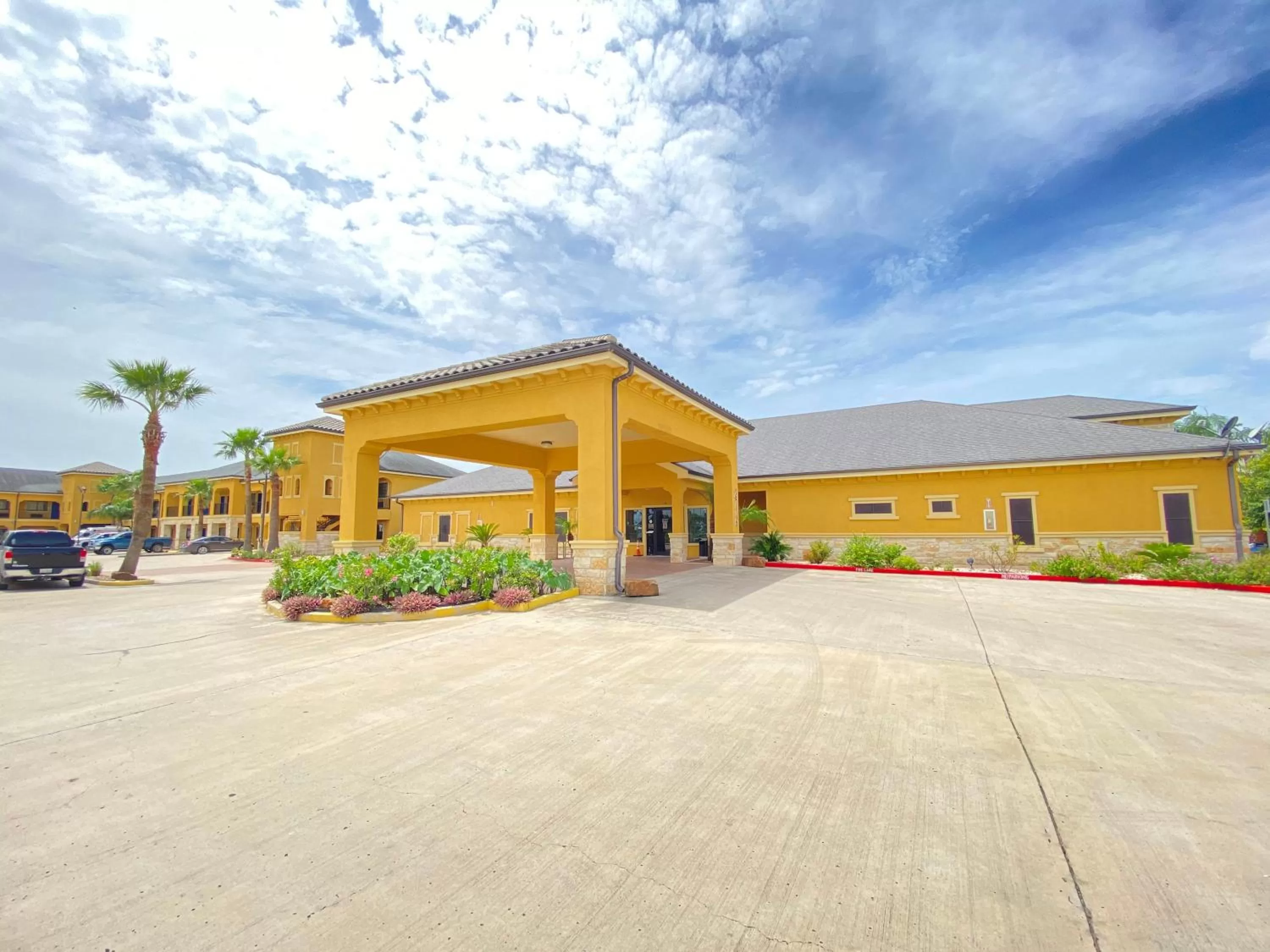 Facade/entrance in Weslaco Inn - Weslaco/Mercedes