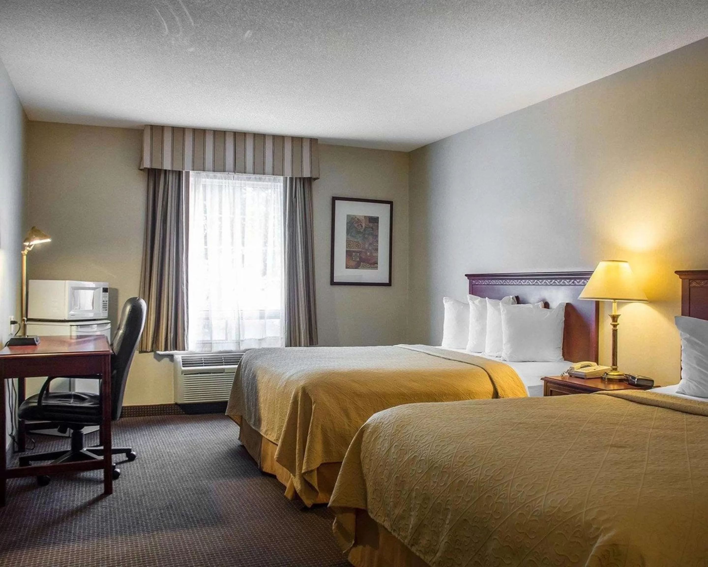 Photo of the whole room in Quality Hotel & Suites Woodstock