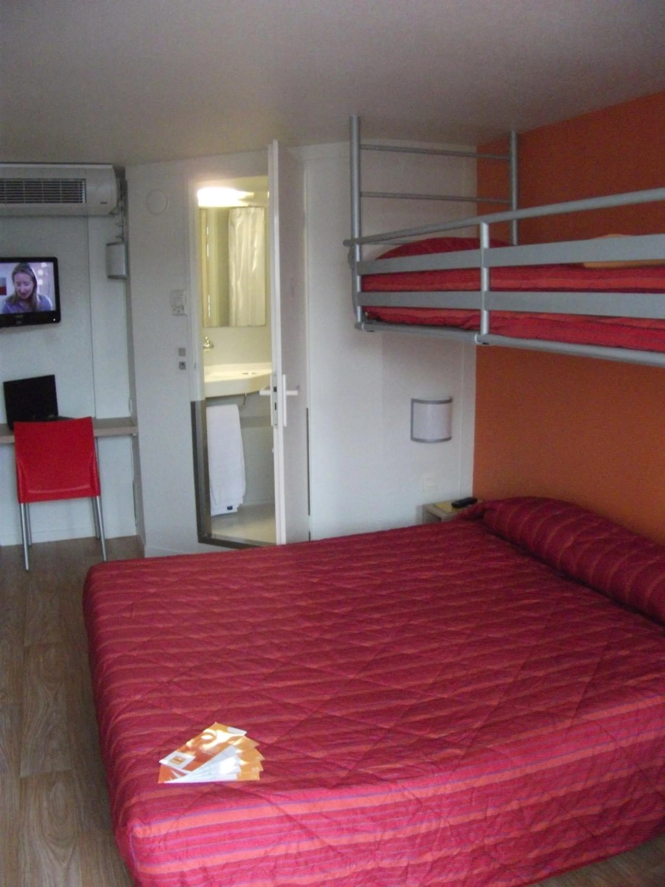 Bed in Premiere Classe Bayonne