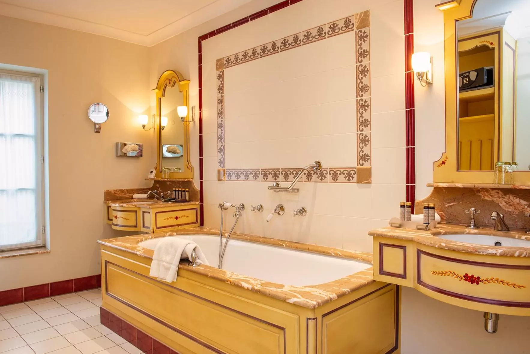 Bathroom in Hotel de la Cité Carcassonne - MGallery Collection