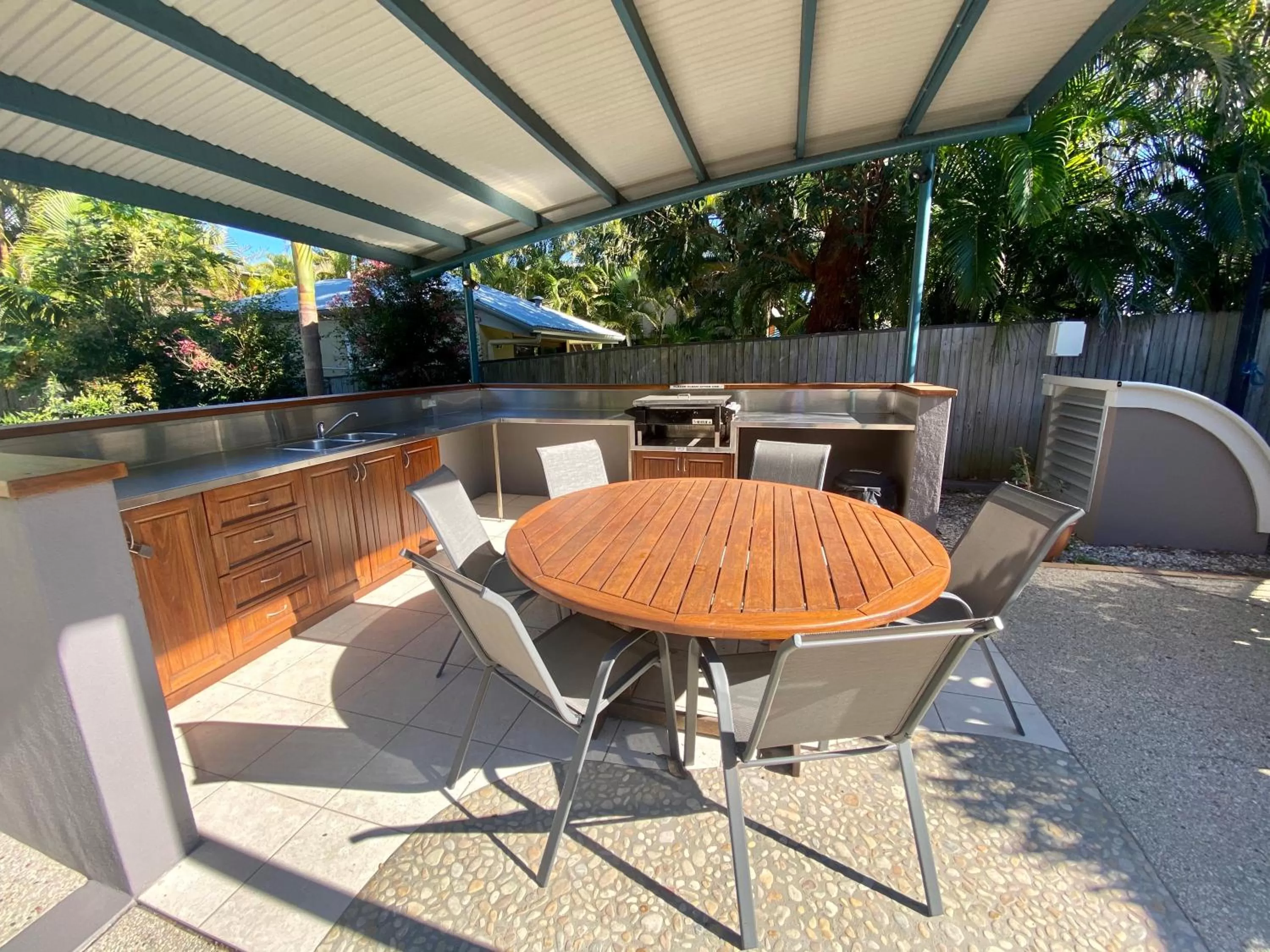 BBQ facilities in The Byron Beachcomber