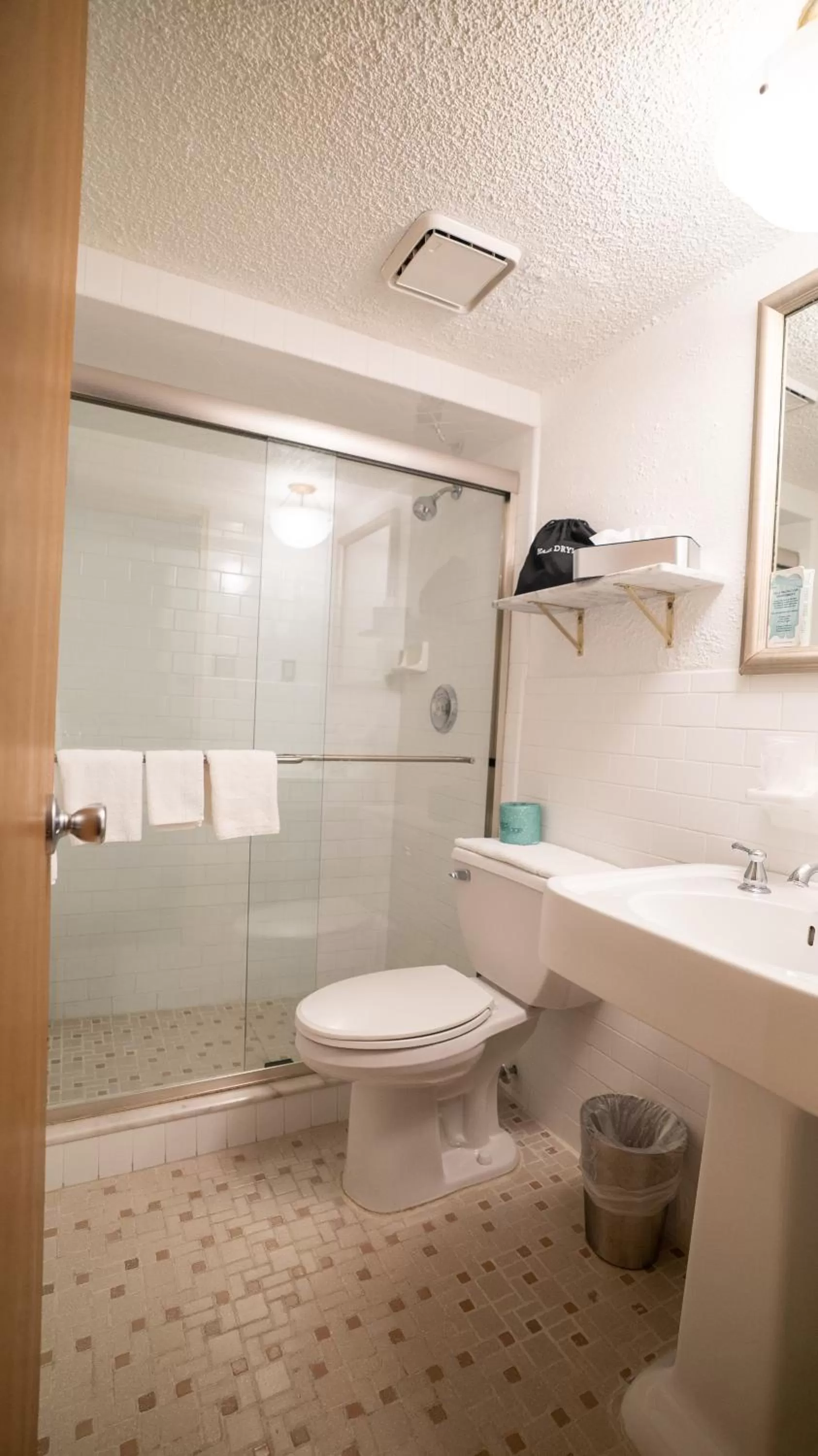 Bathroom in Holland Hotel Free Parking Jersey City