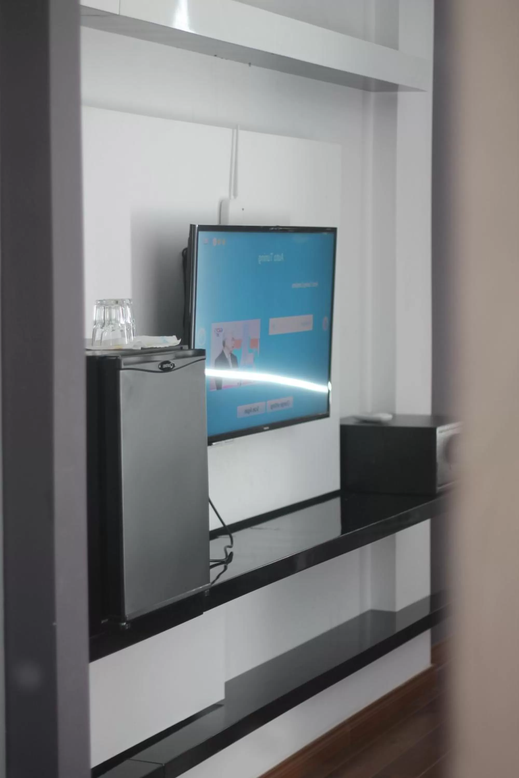 TV and multimedia, TV/Entertainment Center in Benny's City Hotel