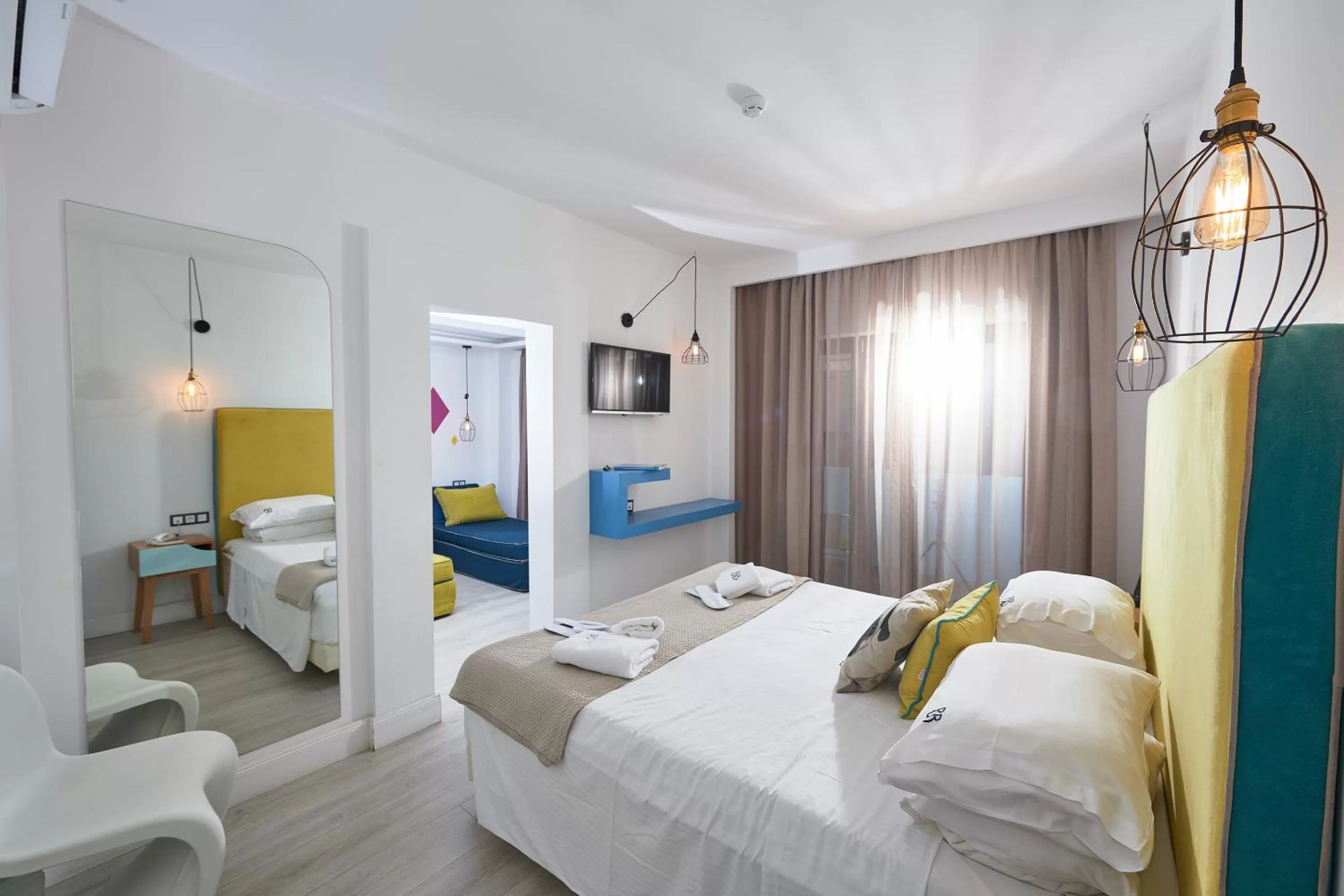 Shower, Bed in Blue Bottle Boutique Hotel