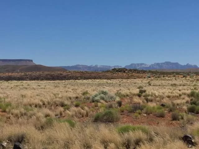 Mountain view in Days Inn by Wyndham Hurricane/Zion National Park Area
