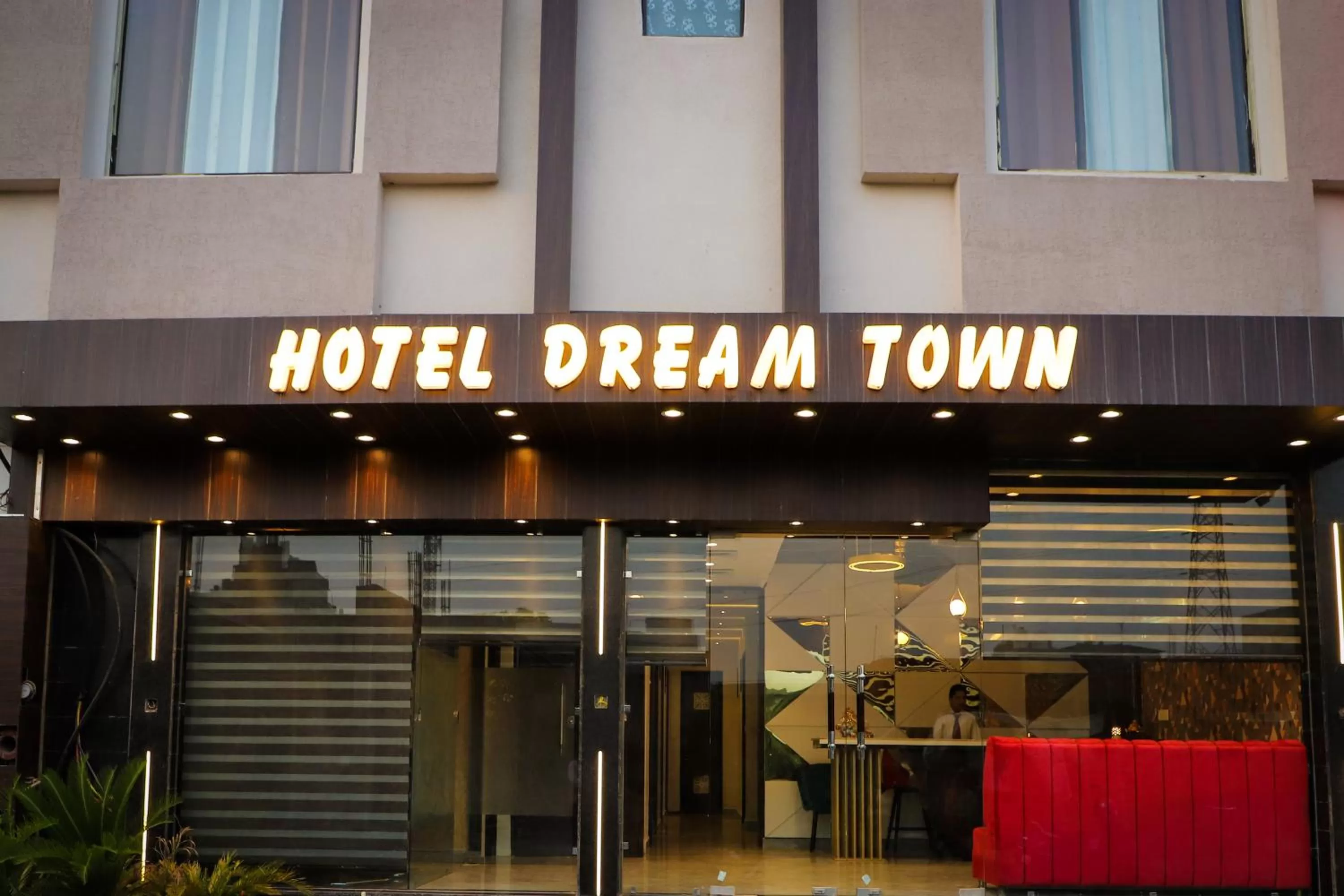 Facade/entrance in Hotel Dream Town By Cozy Hotels & Resorts