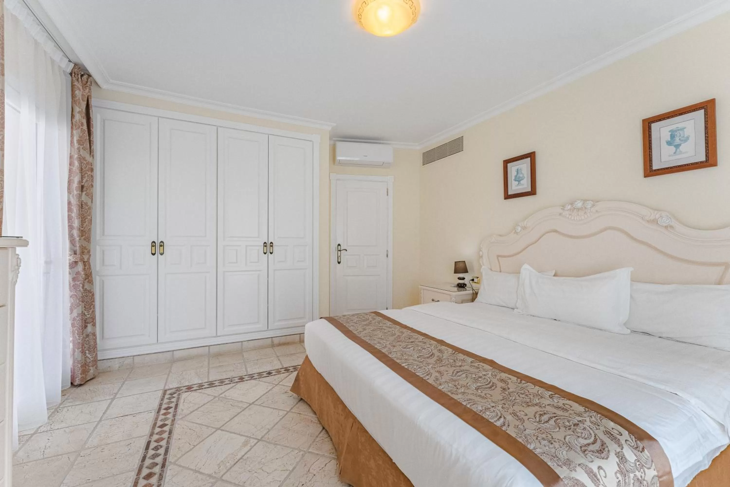 Bed in Flamingo Suites Boutique Hotel