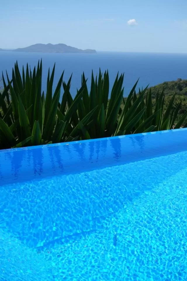 Day, Swimming Pool in Villa Cajou (Chambre d'hôtes chez l'habitant)