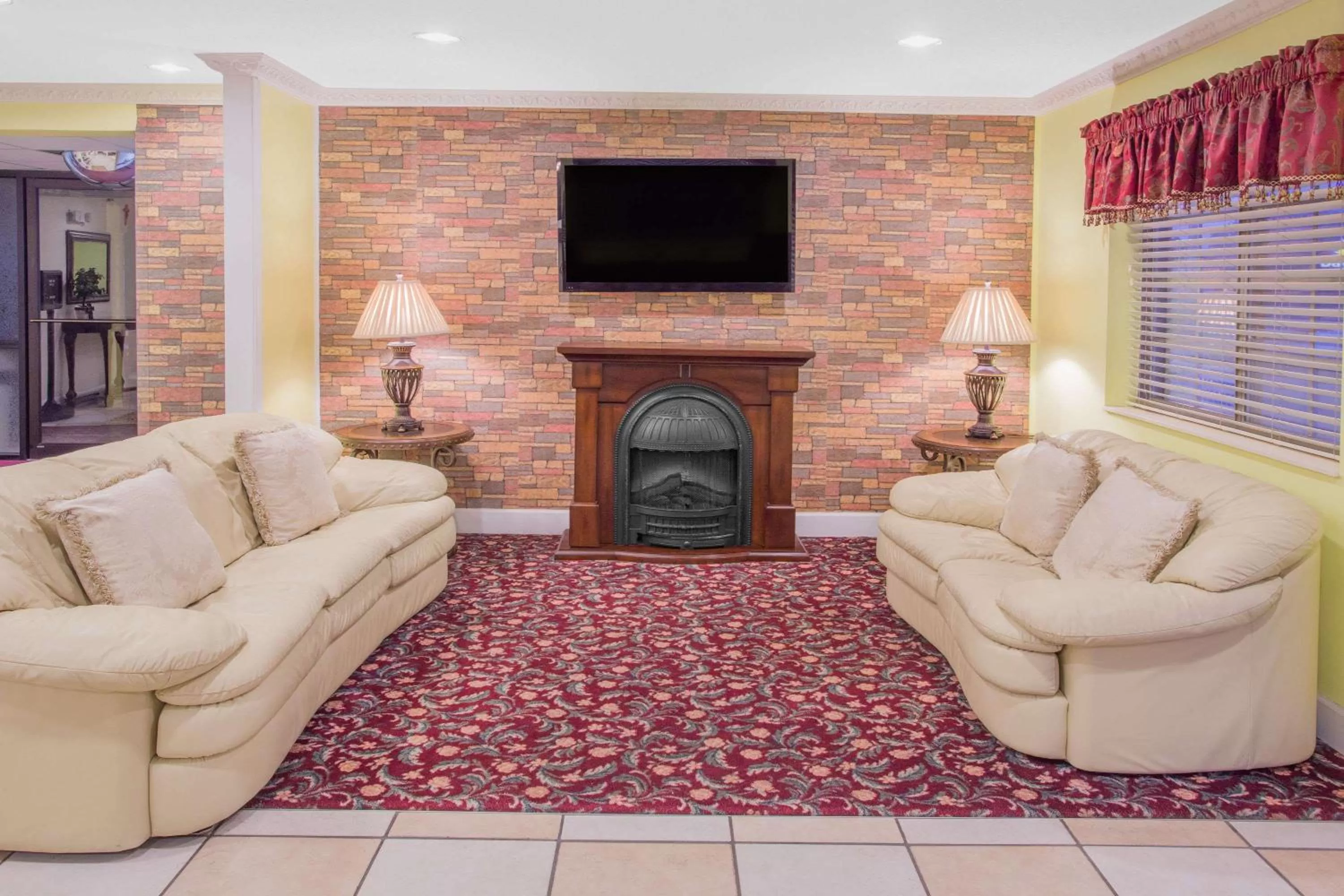 Lobby or reception in Days Inn by Wyndham Lake Village