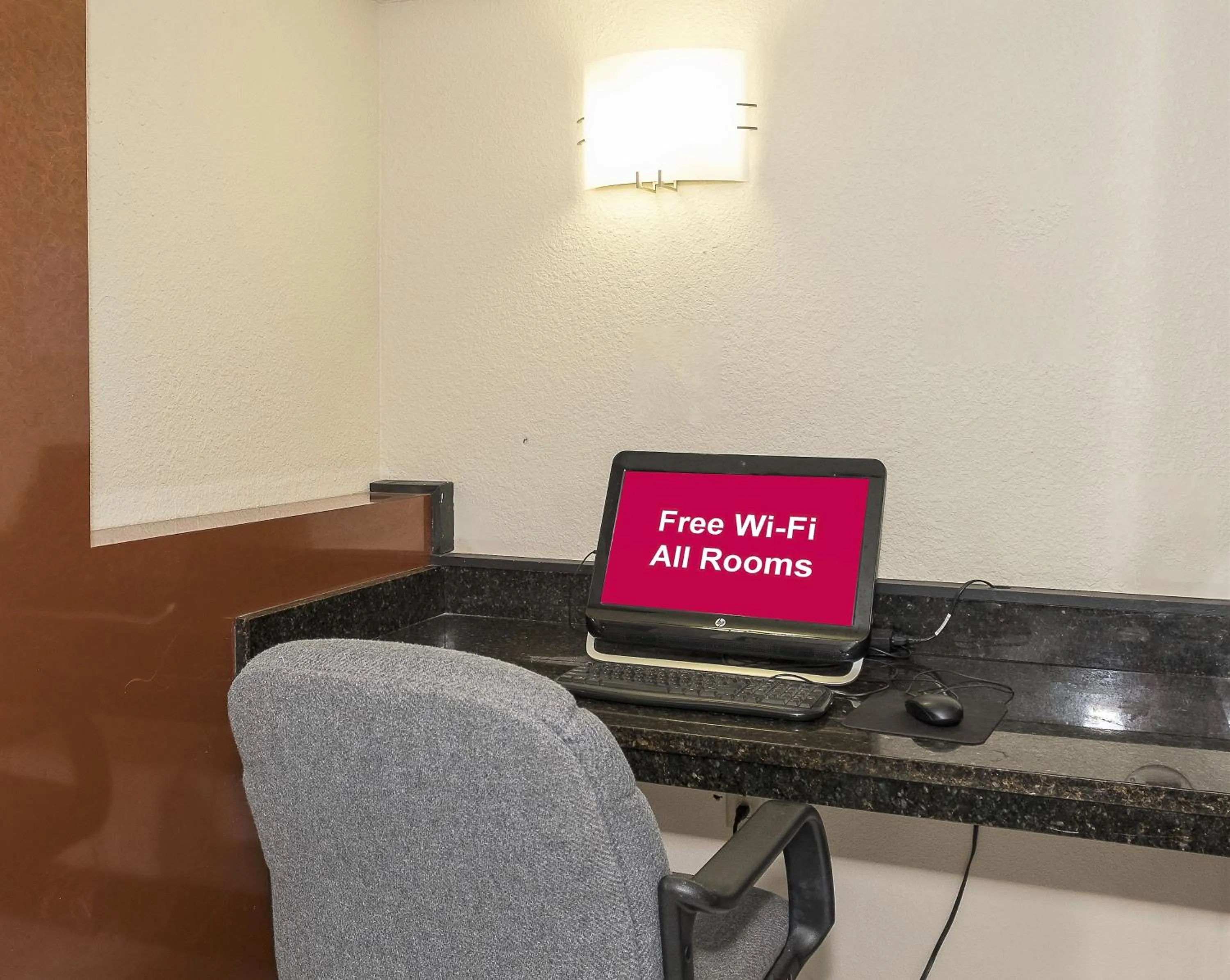 Business facilities in Red Roof Inn Hartford - Vernon
