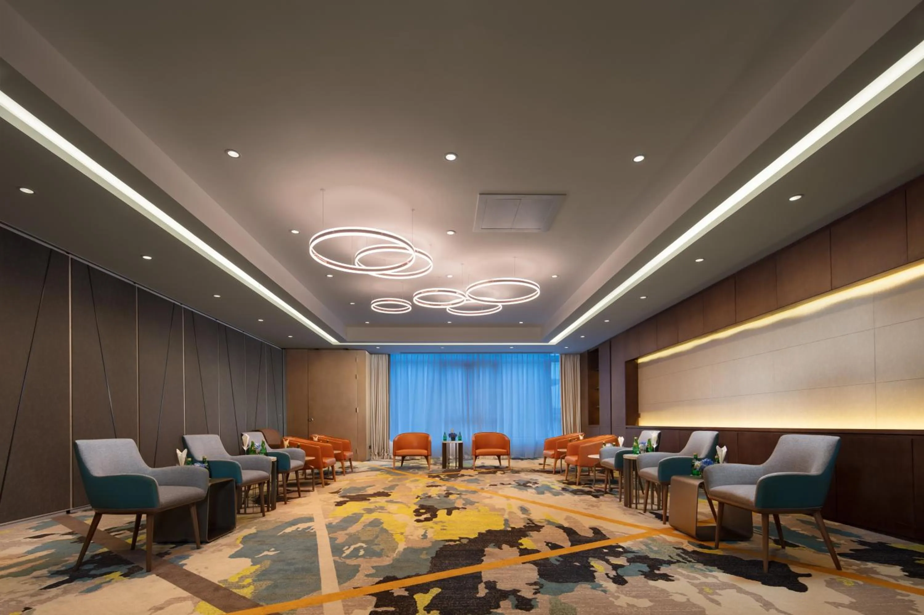 Meeting/conference room in Holiday Inn Hangzhou Airport Zone by IHG