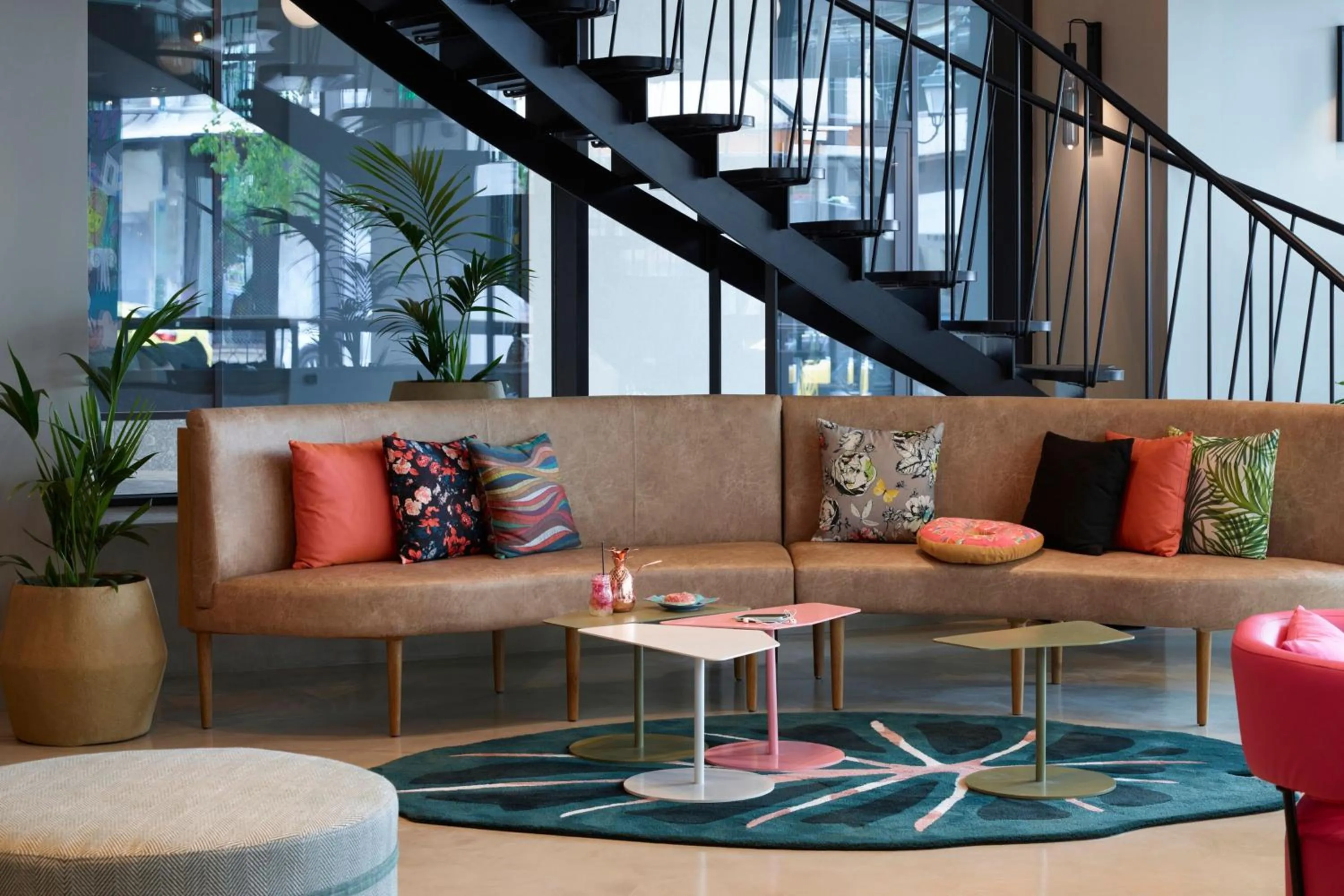 Lounge or bar in Moxy Athens City