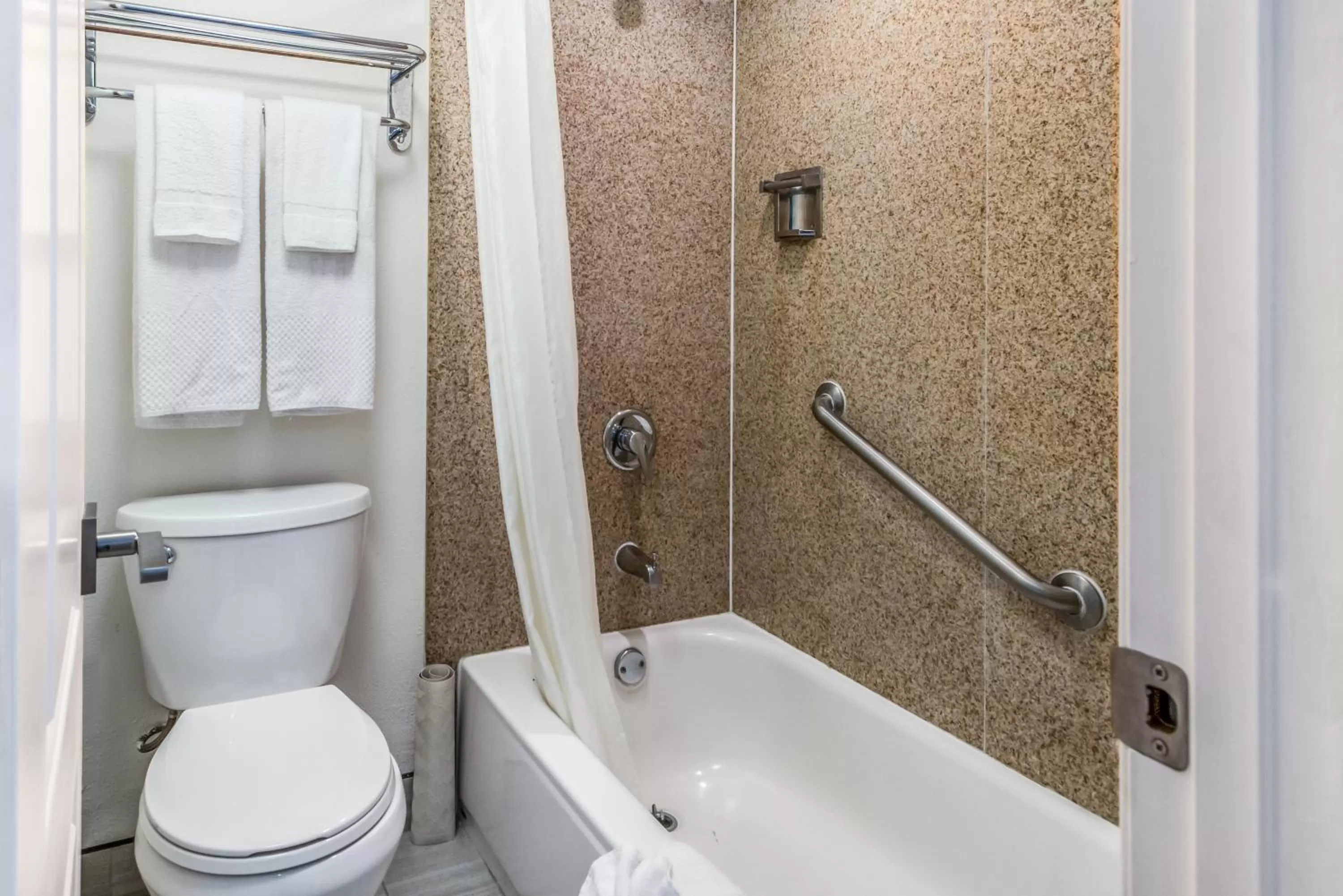 Bathroom in Inn at 50 Long Beach Convention Center