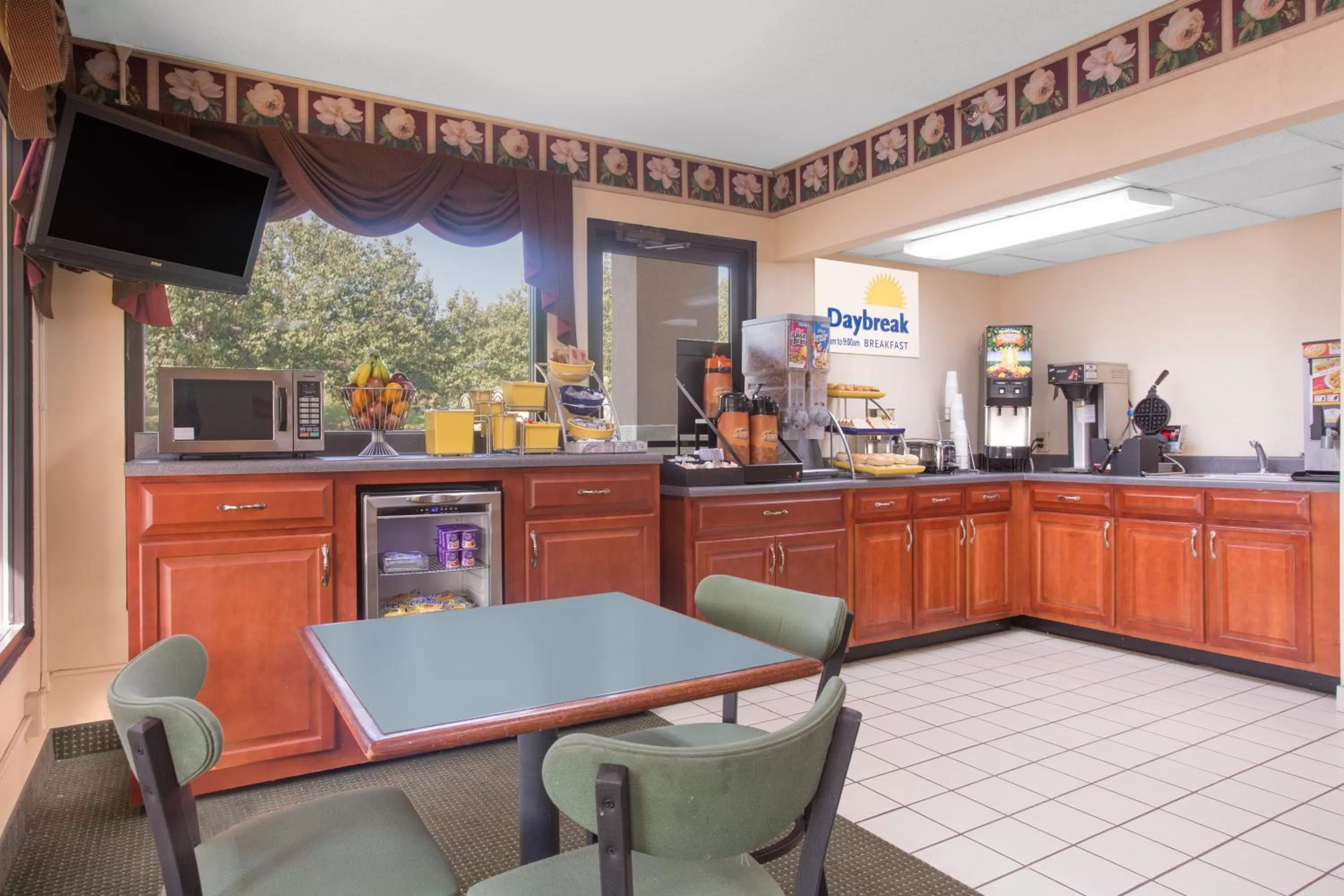 Breakfast in Days Inn by Wyndham Dublin GA