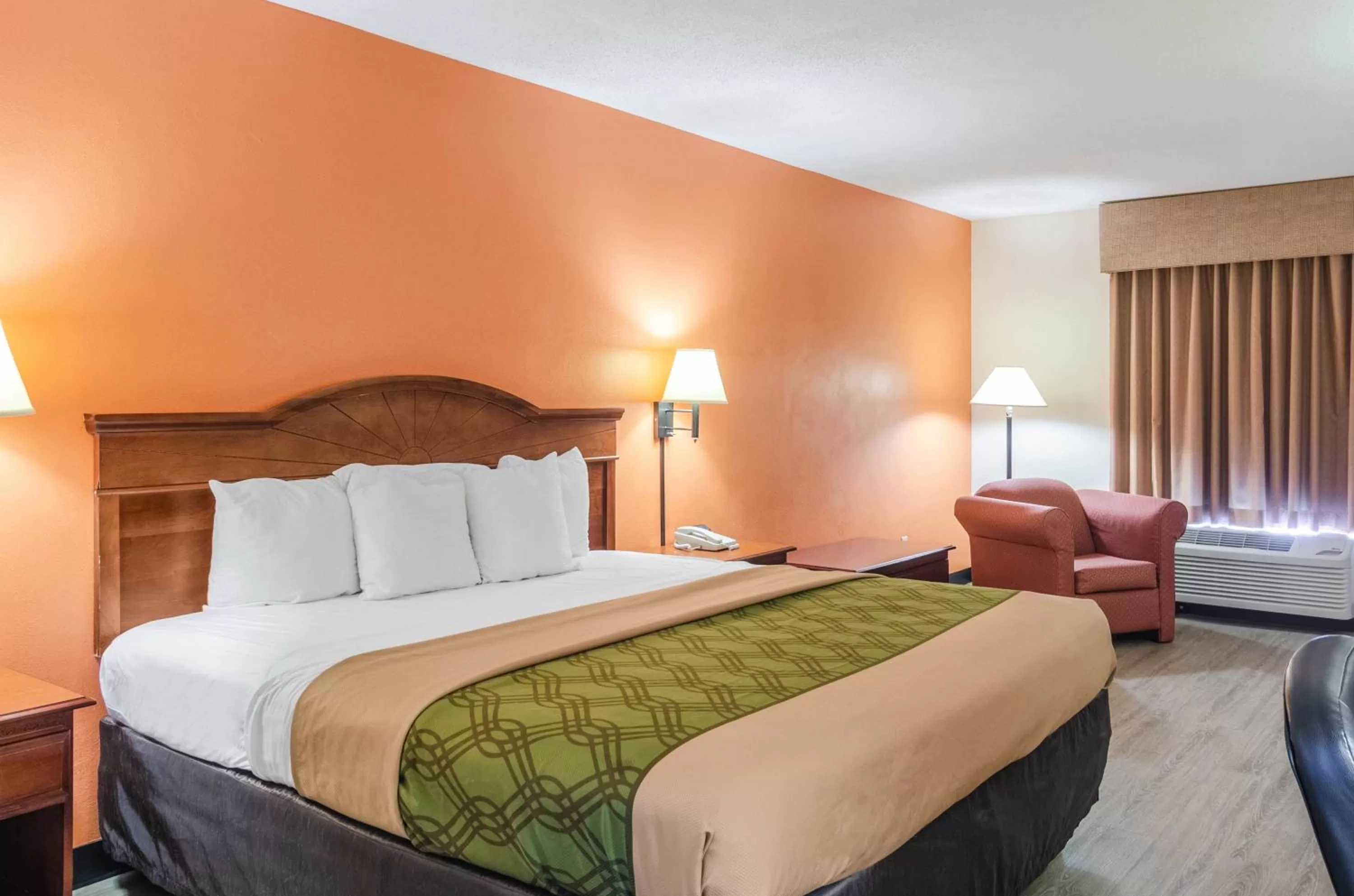 King Room - Smoking  in Econo Lodge Inn & Suites Gulfport Airport