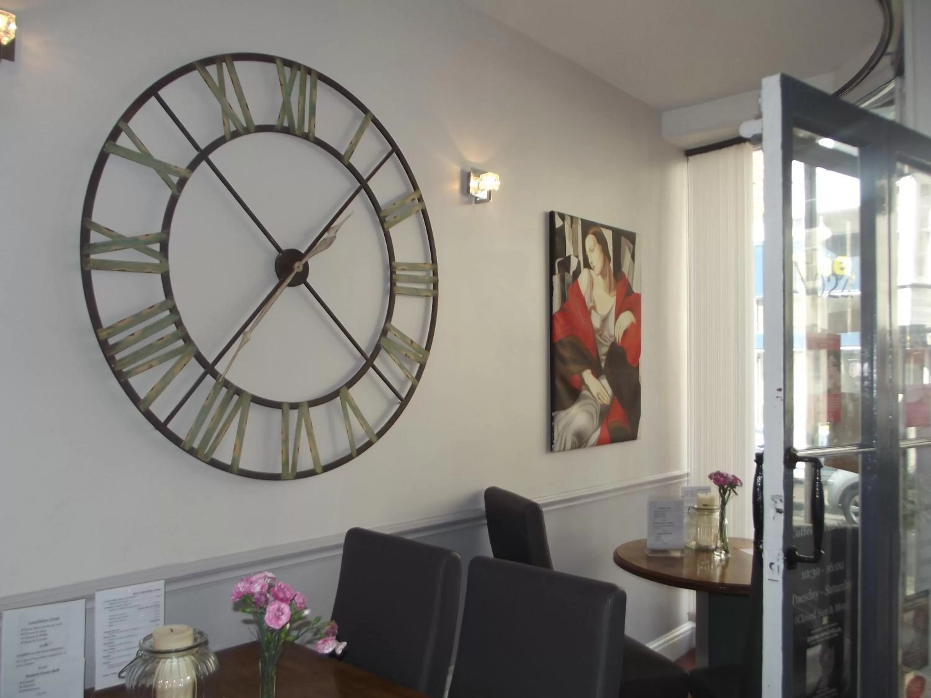 Communal lounge/ TV room in No24 Ventnor