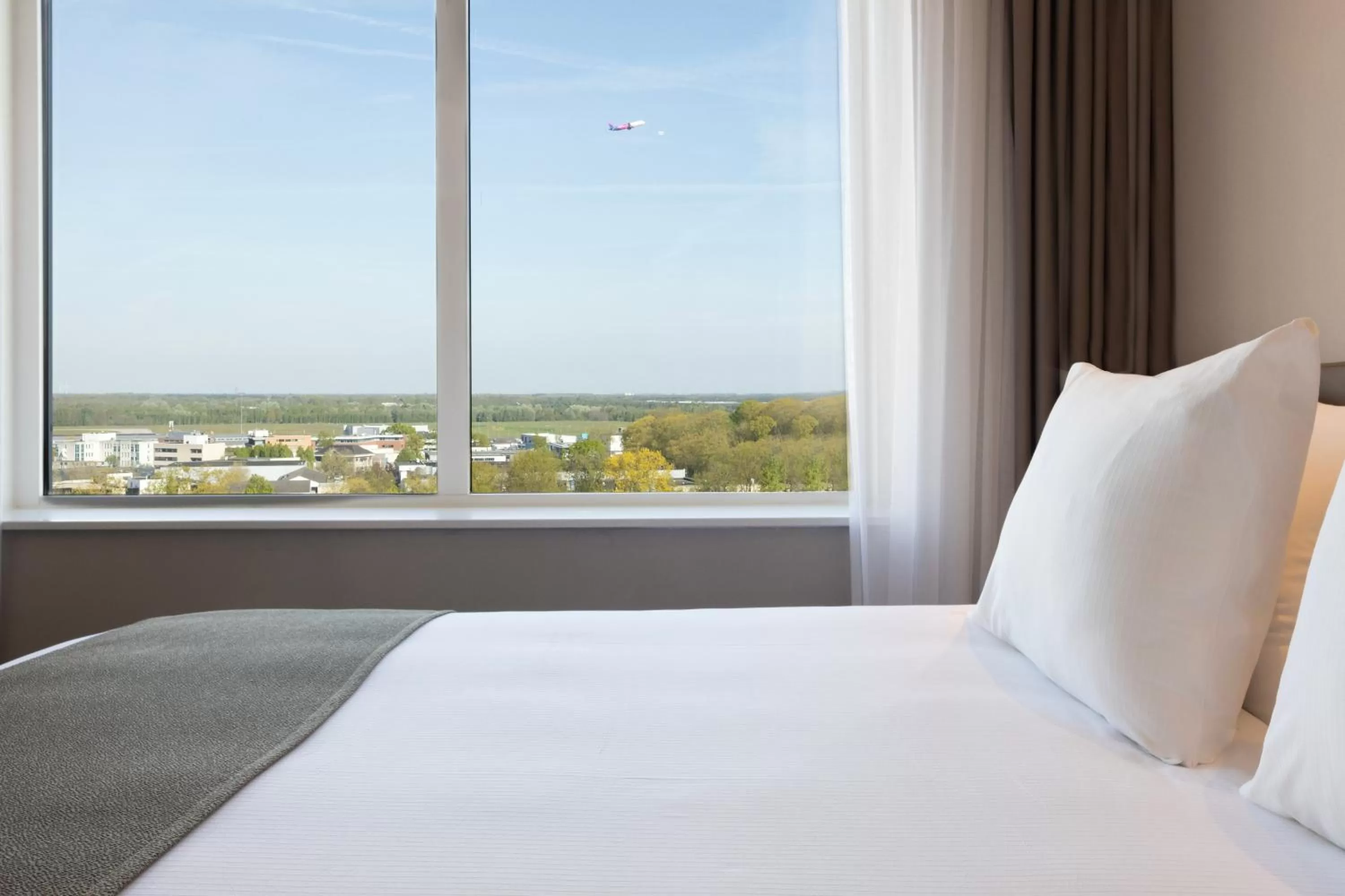 Bed in Holiday Inn - Eindhoven Airport by IHG