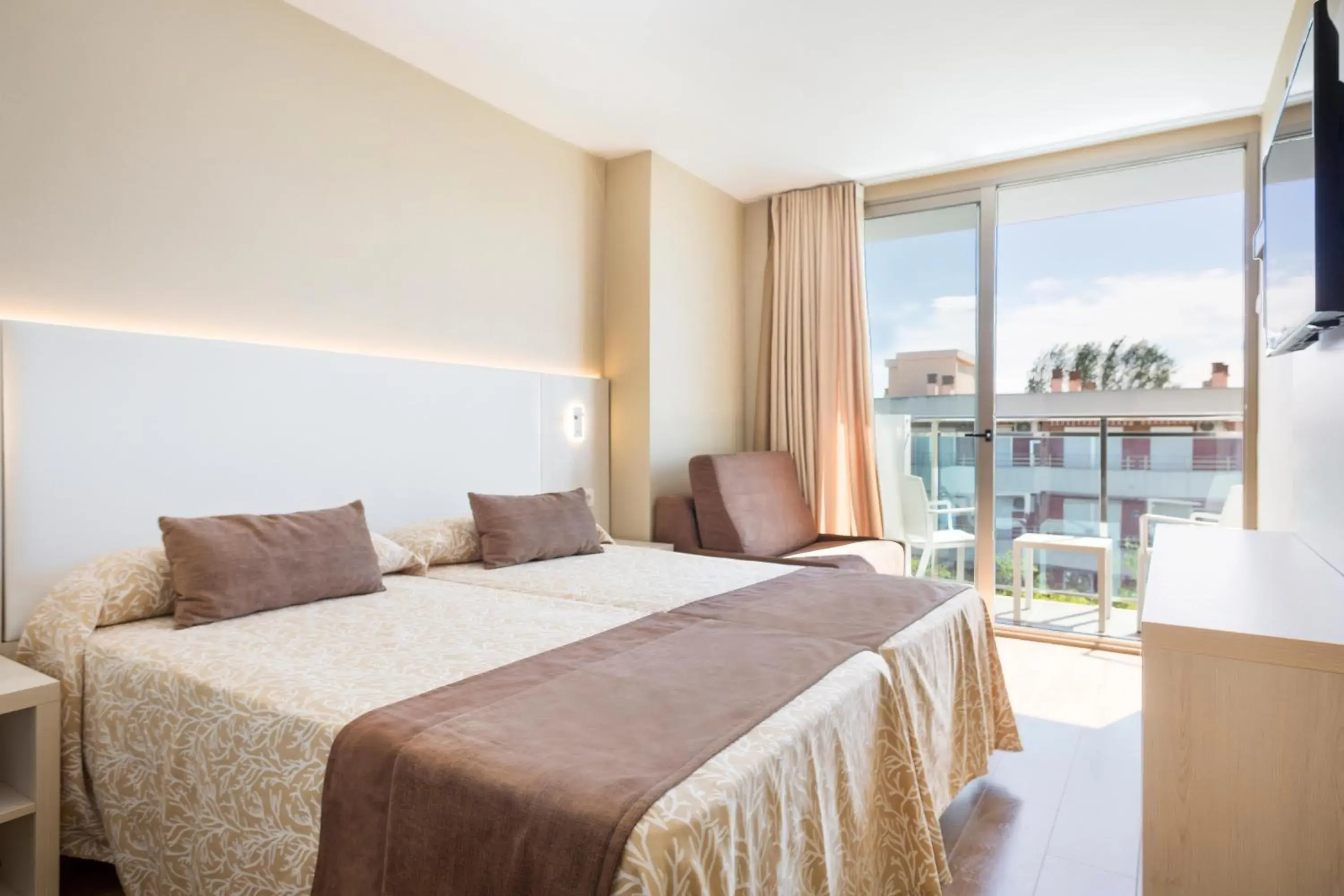 Standard Double Room (3 Adults) in Hotel Best Maritim Standard Double Room (3 Adults) in Hotel Best Maritim