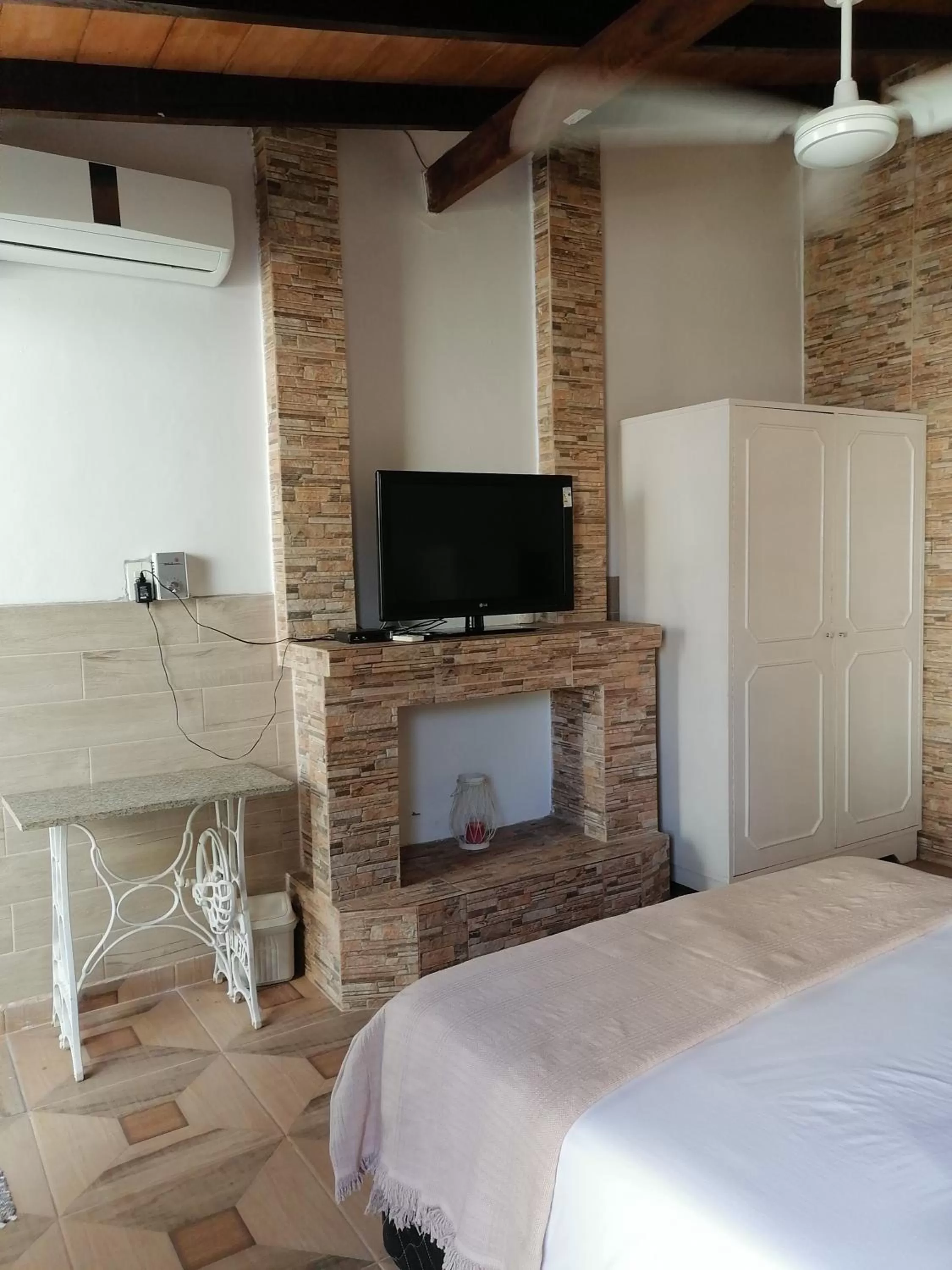 Photo of the whole room, TV/Entertainment Center in Granados B&B