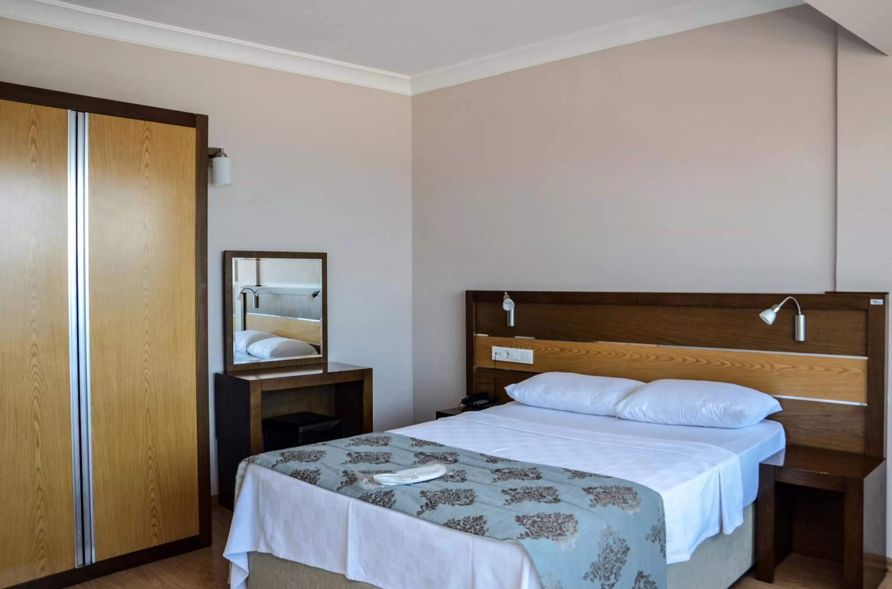 Photo of the whole room in Perla Hotel