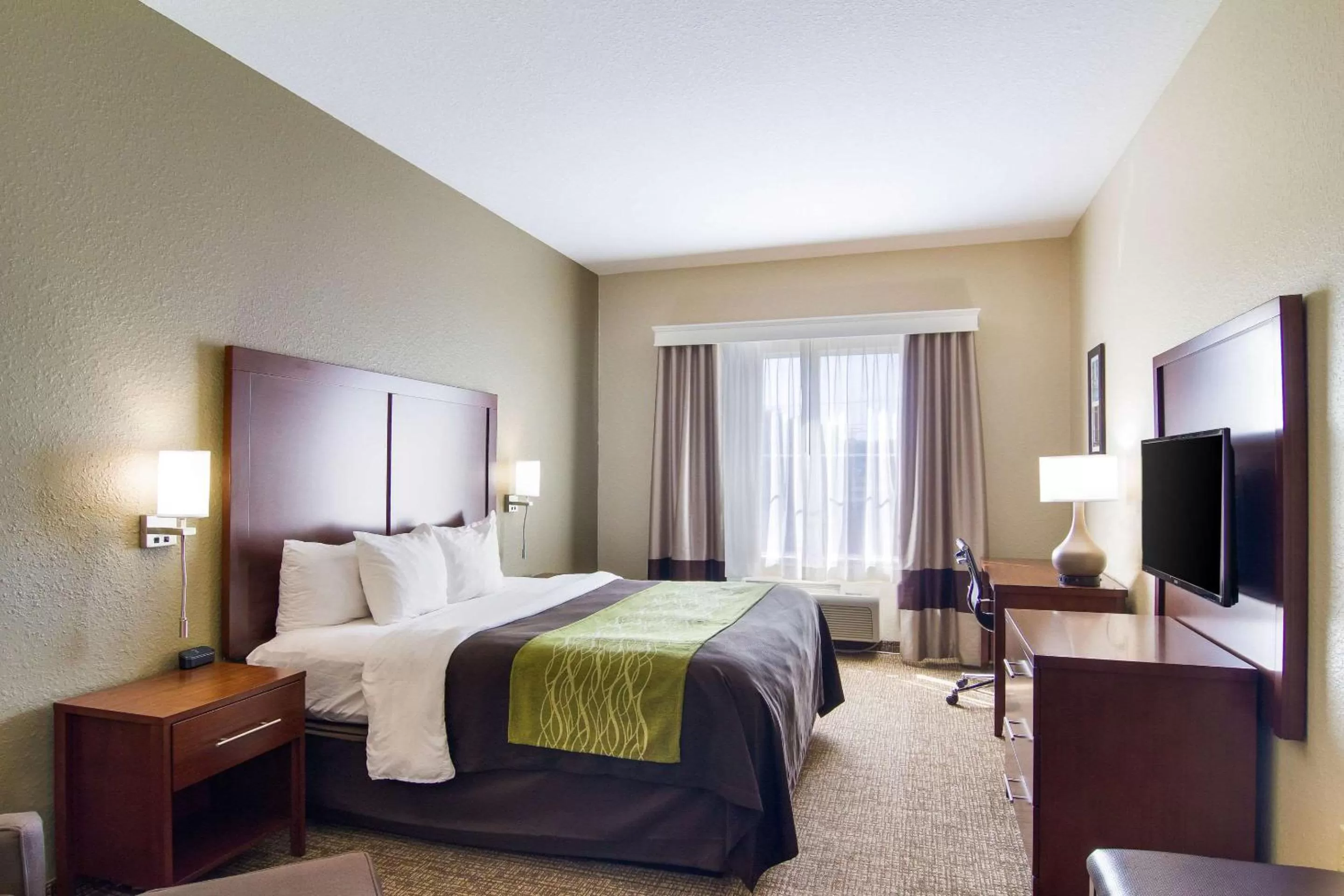 Photo of the whole room, Bed in Comfort Inn Blackshear Hwy 84