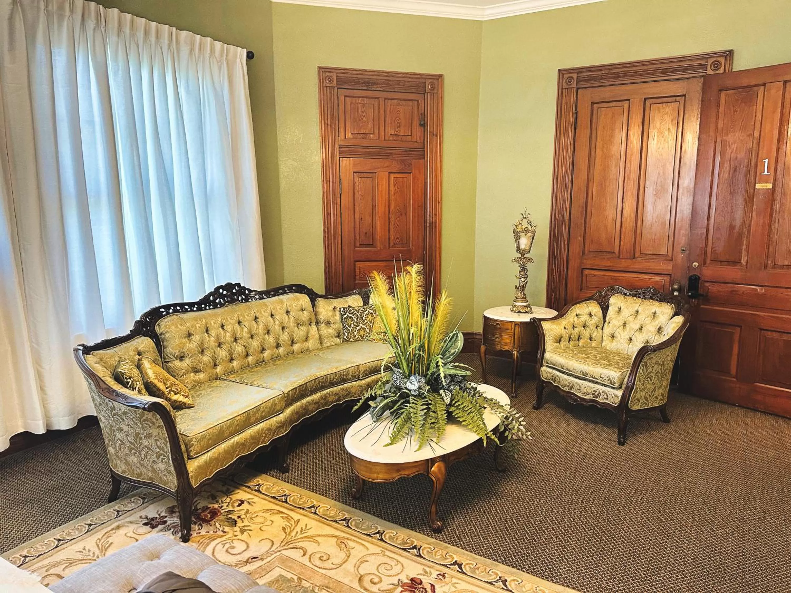 Photo of the whole room in The Mansion on 17th, formerly Schaefer Haus