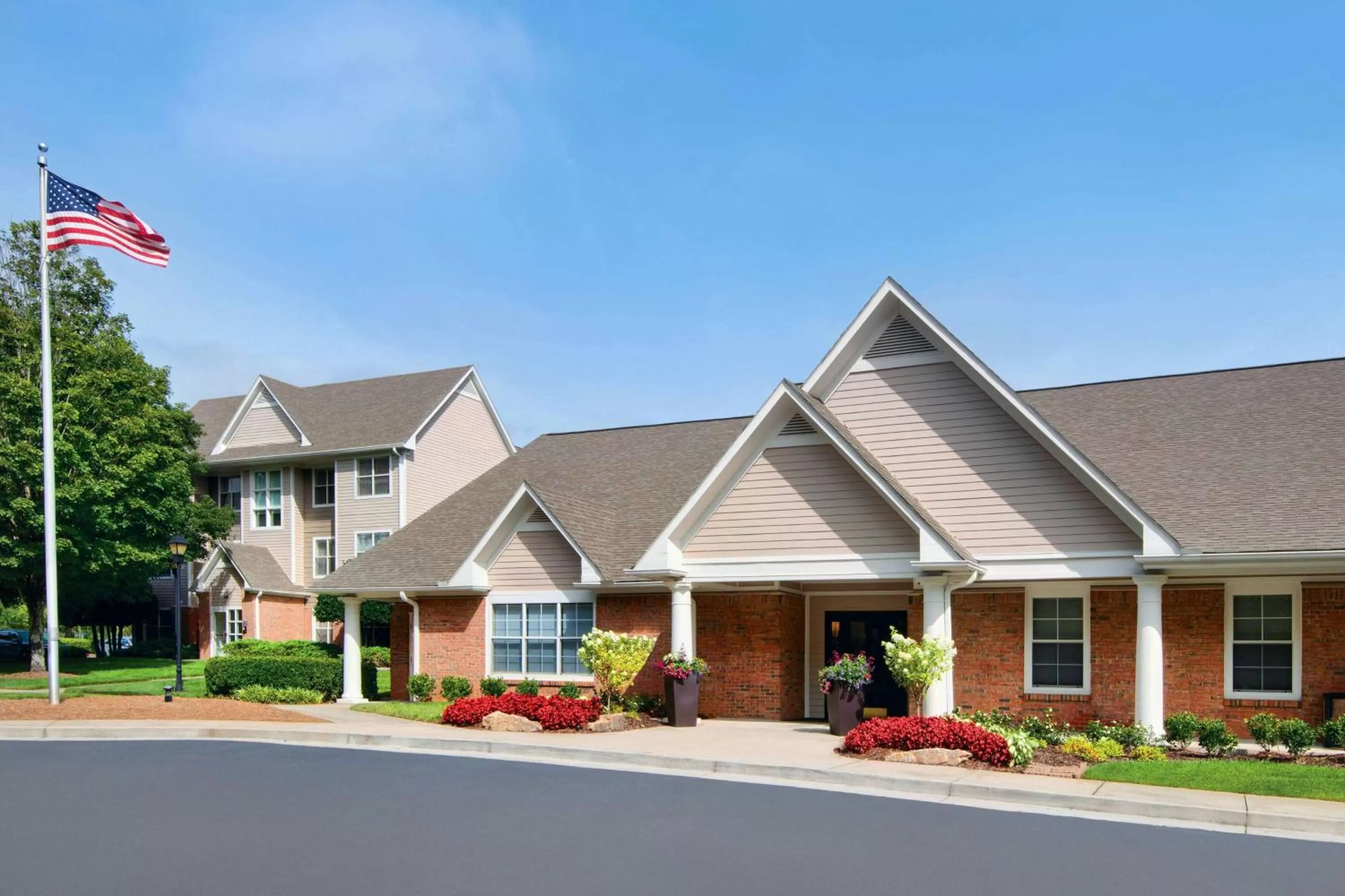 Property building in Sonesta ES Suites Atlanta Alpharetta North Point Mall