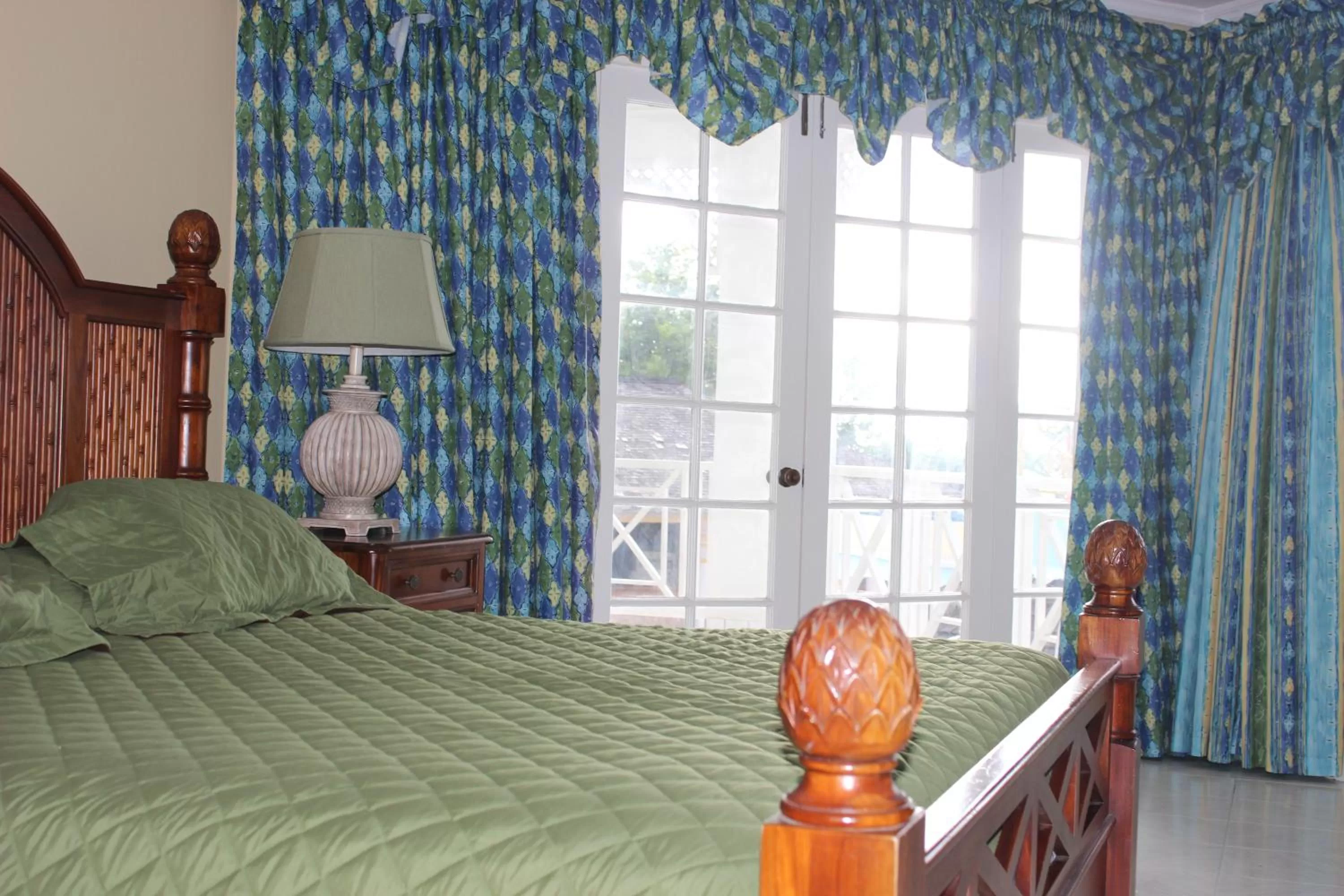 Bed in Beachcomber Club Resort