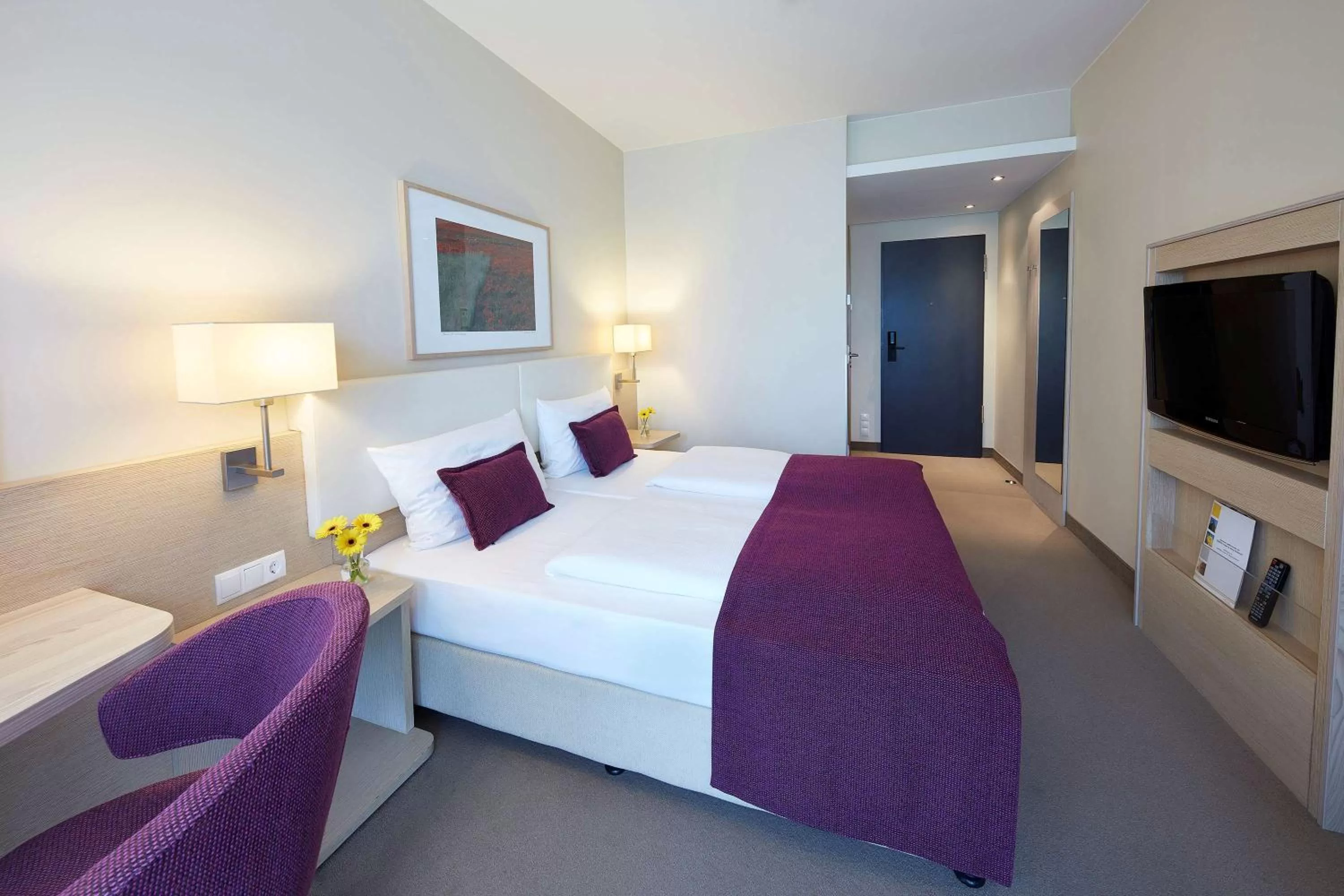 Photo of the whole room, Bed in GHOTEL hotel & living Koblenz