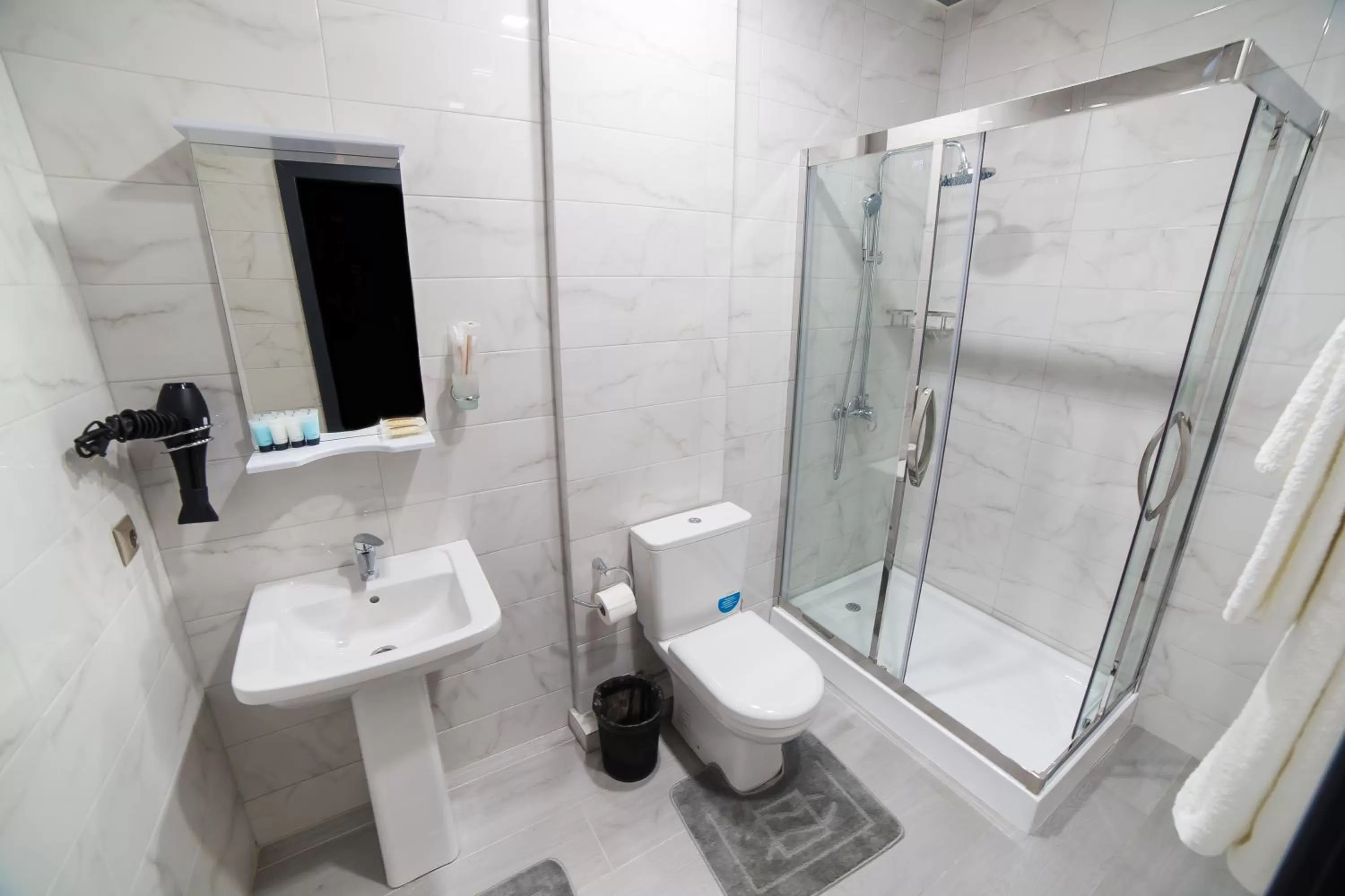 Shower, Bathroom in Golden Hotel