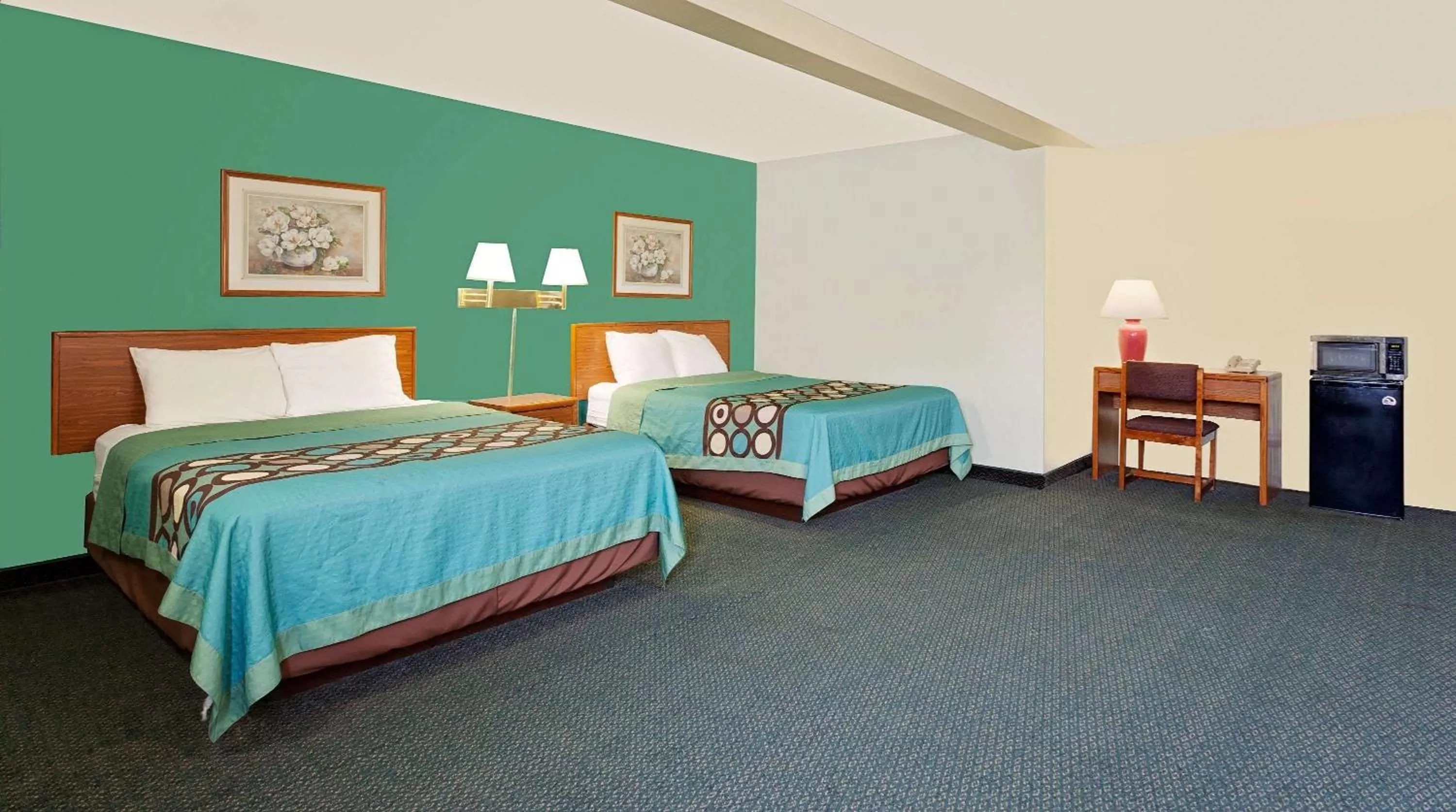 Photo of the whole room, Bed in Super 8 by Wyndham Carlisle-South