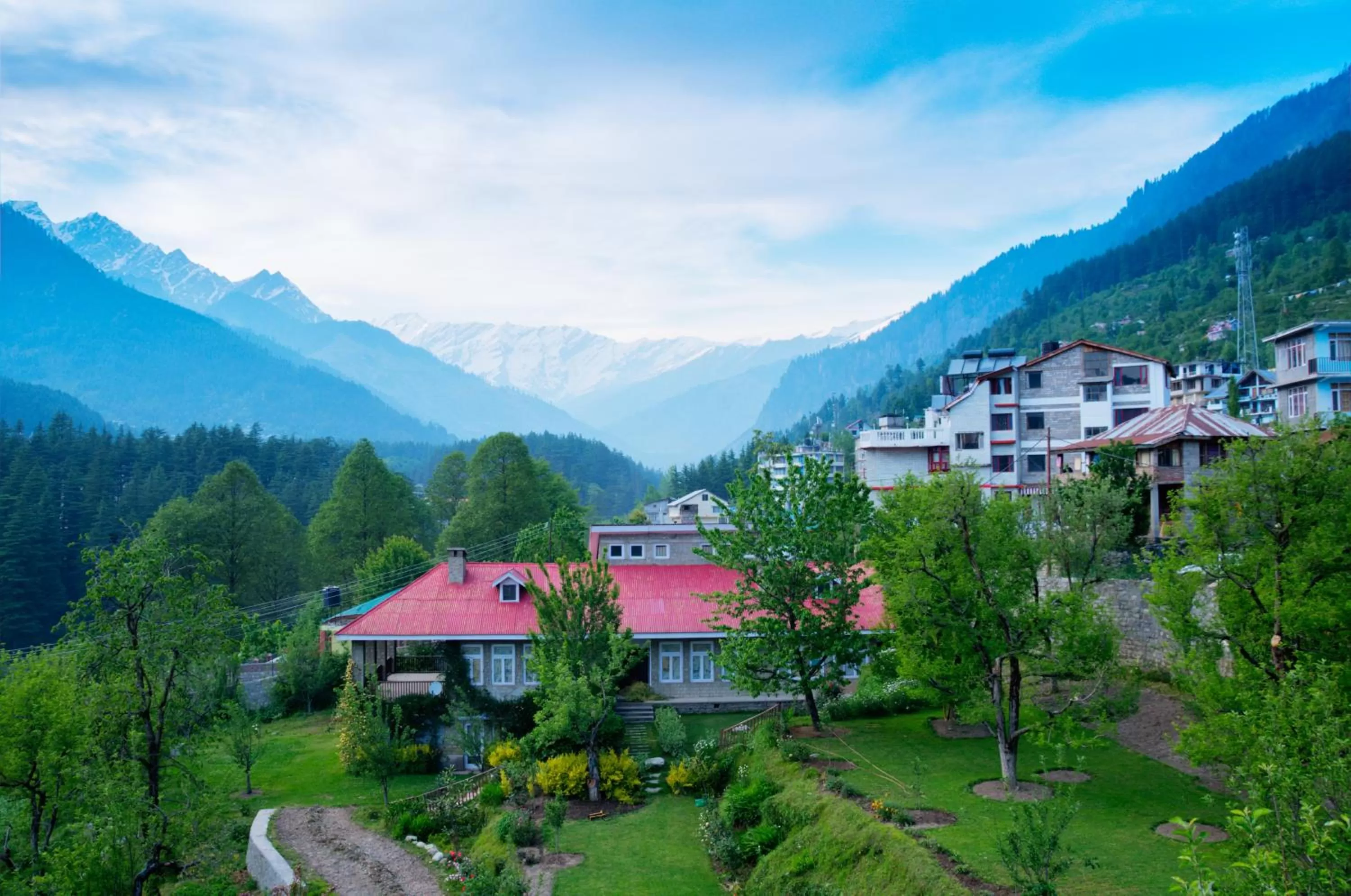 Bird's eye view in Woodstock Inn Manali 800 Mtrs from Mall Road