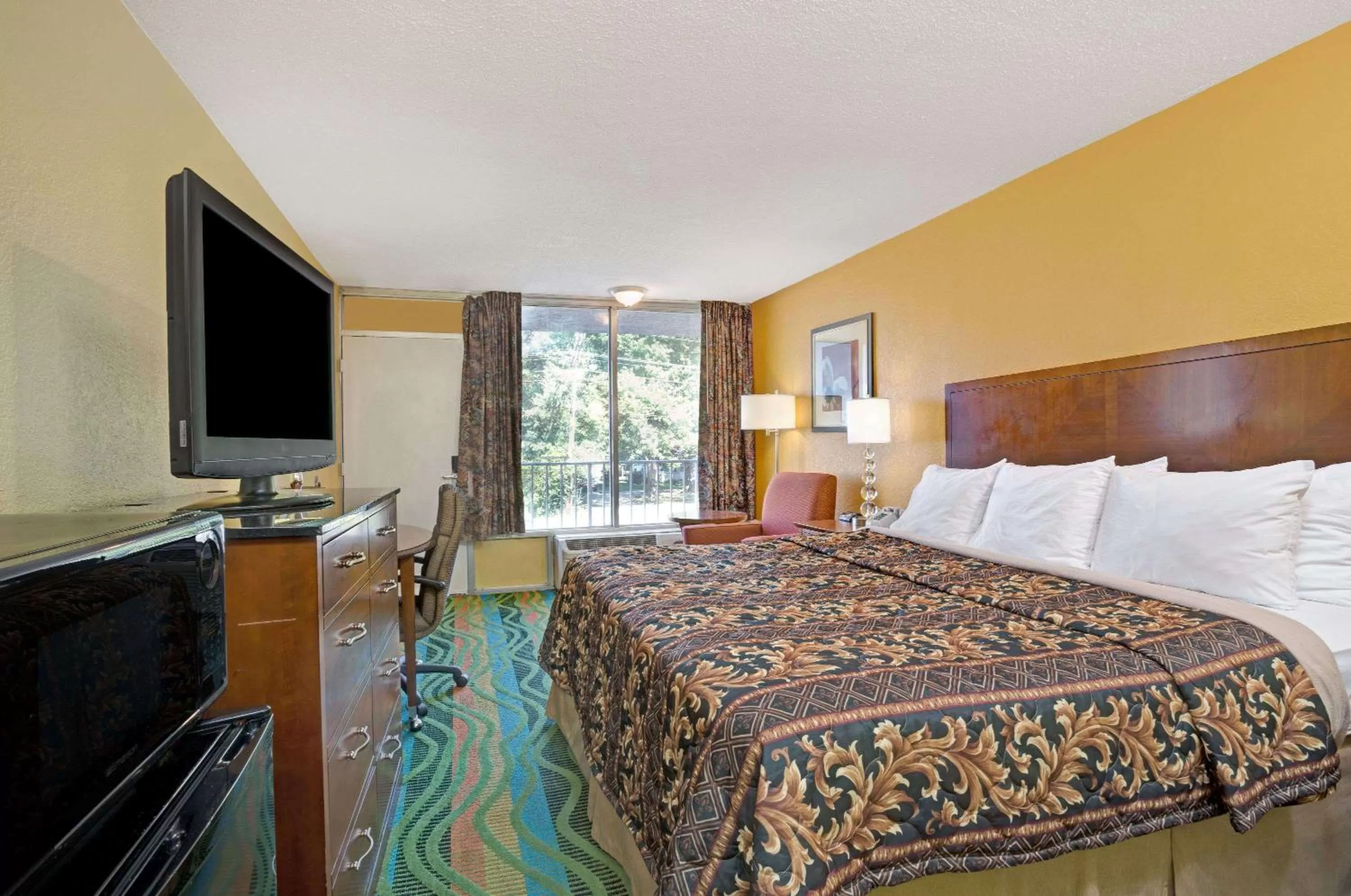 Photo of the whole room, Bed in Days Inn by Wyndham Norfolk Military Circle