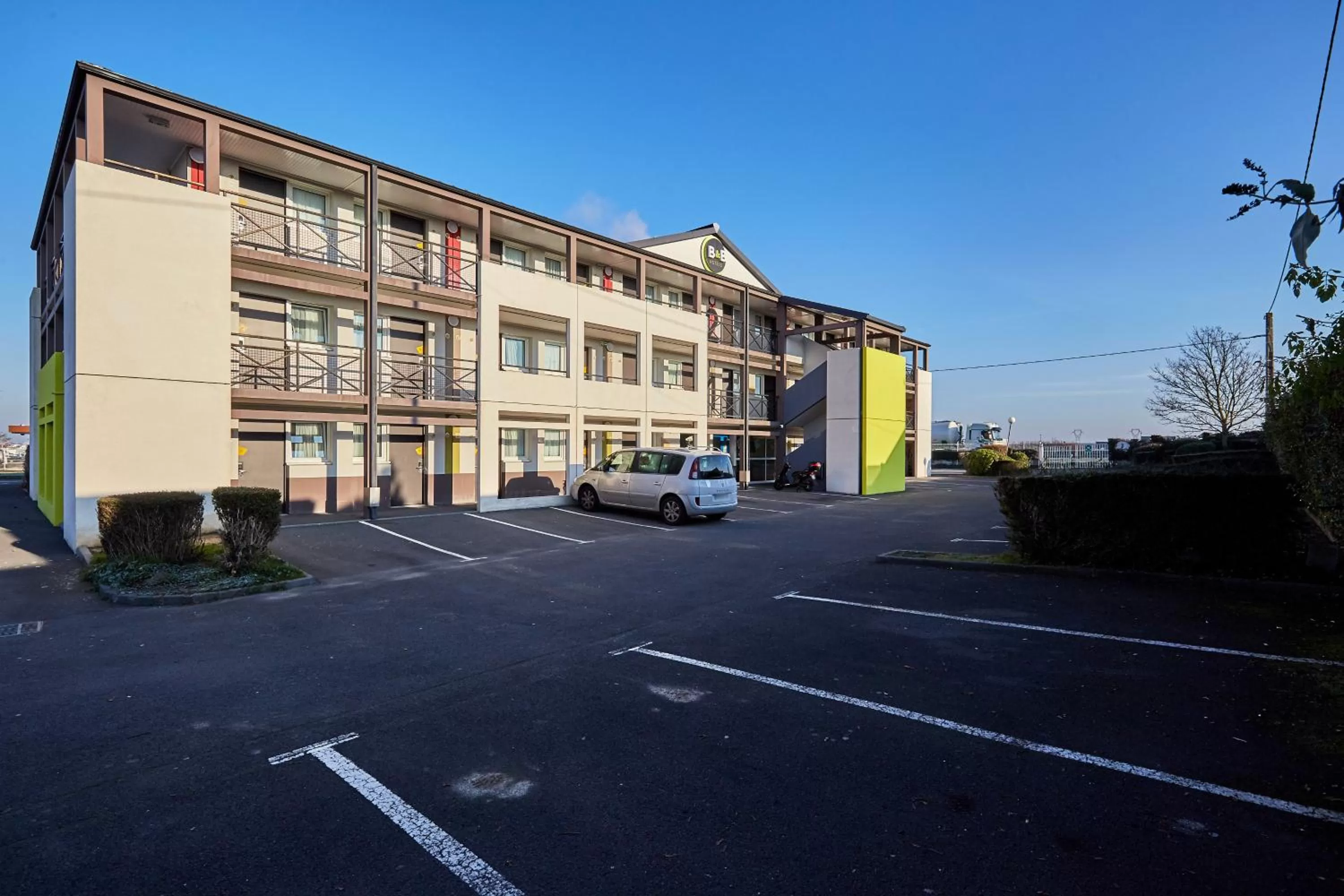 Facade/entrance in B&B HOTEL CAEN Sud