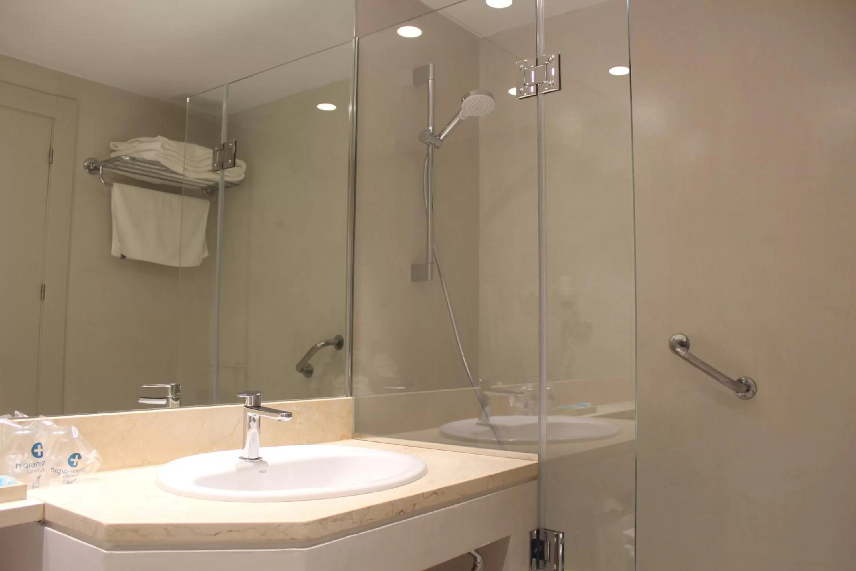 Bathroom in Hotel Carreño