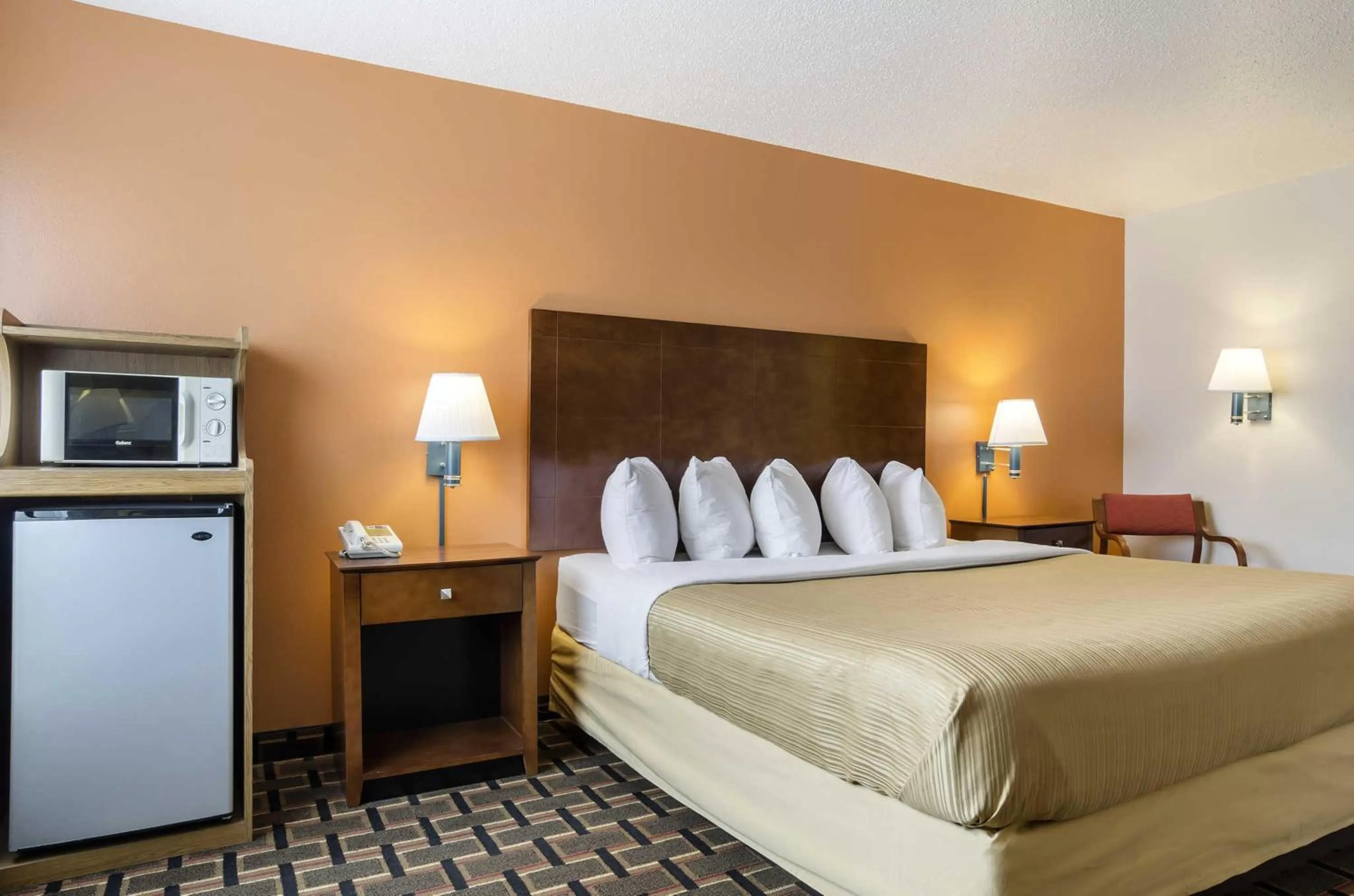 King Room - Non-Smoking in Quality Inn Osceola