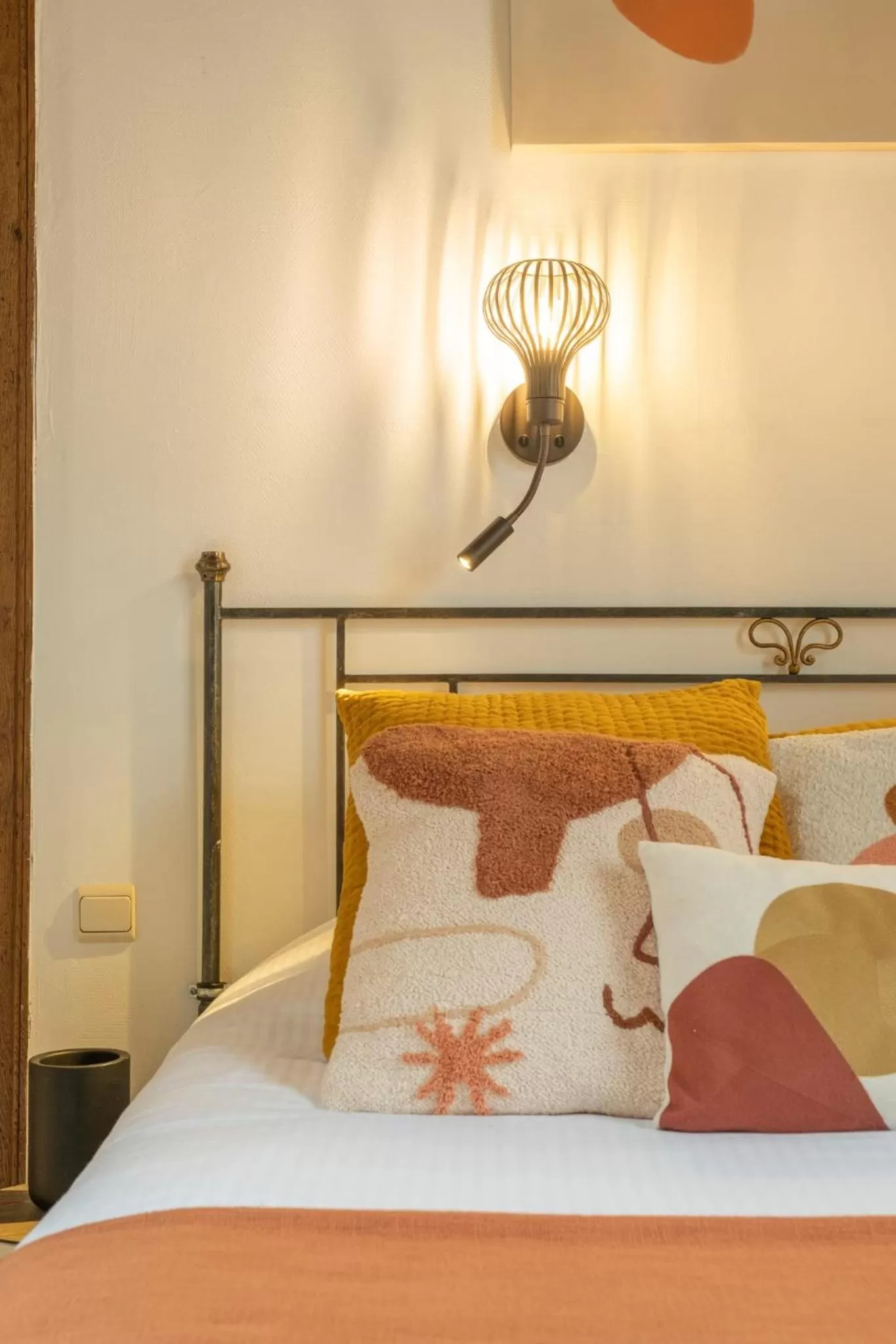 Bed in Canalview Hotel Ter Reien