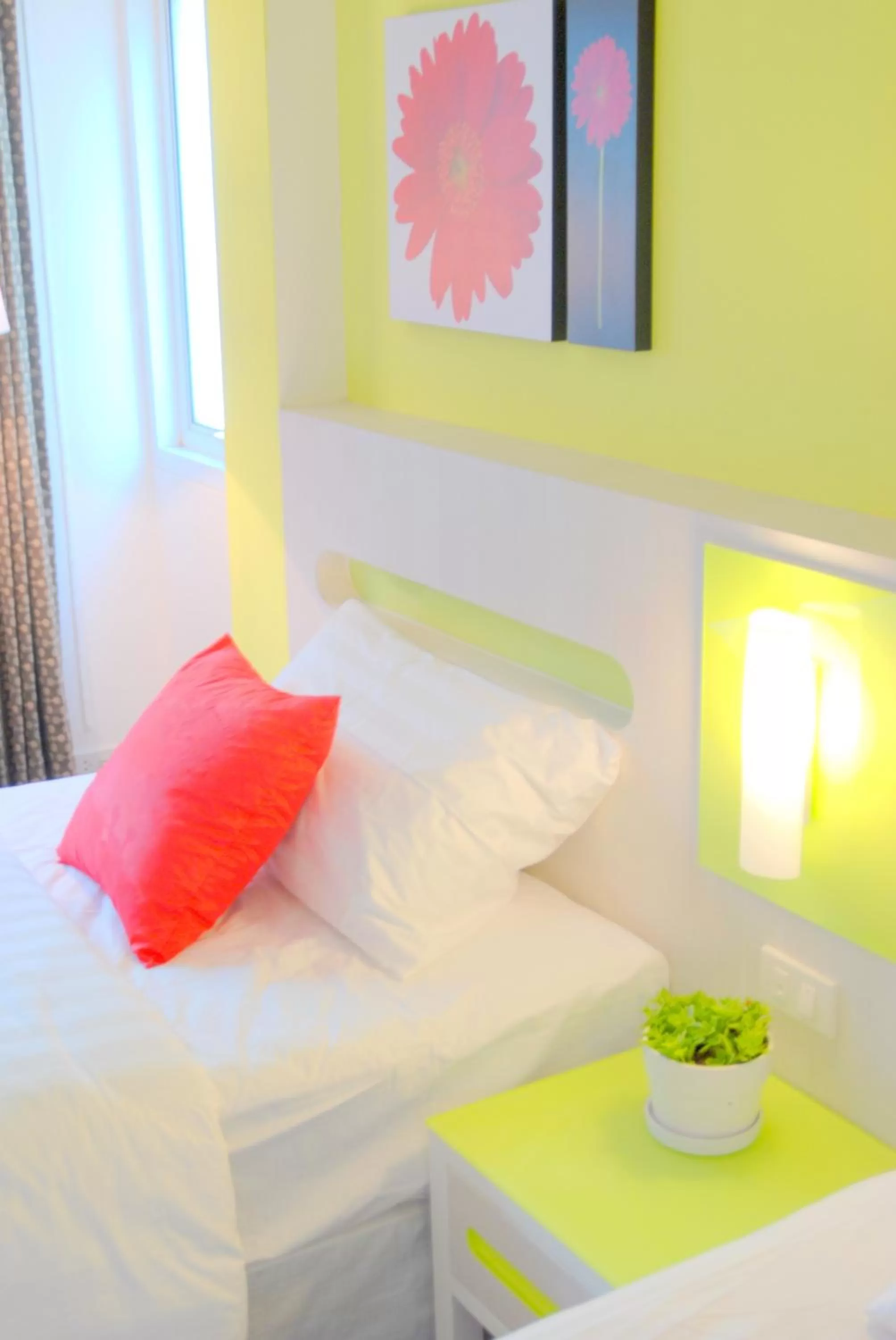 Bed in The Inn Saladaeng