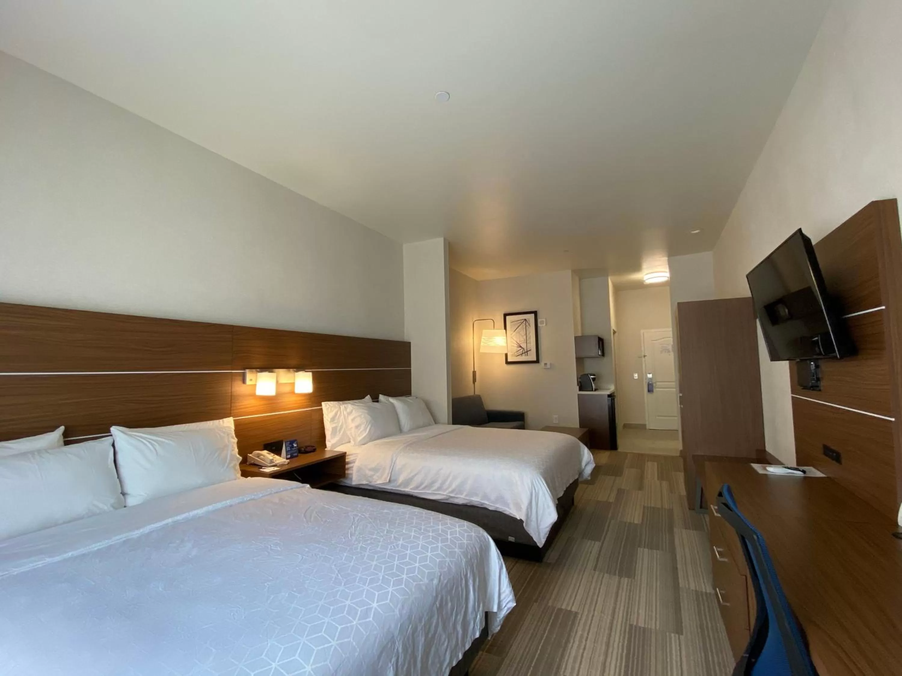 Bedroom, Bed in Holiday Inn Express & Suites Beaumont - Oak Valley by IHG