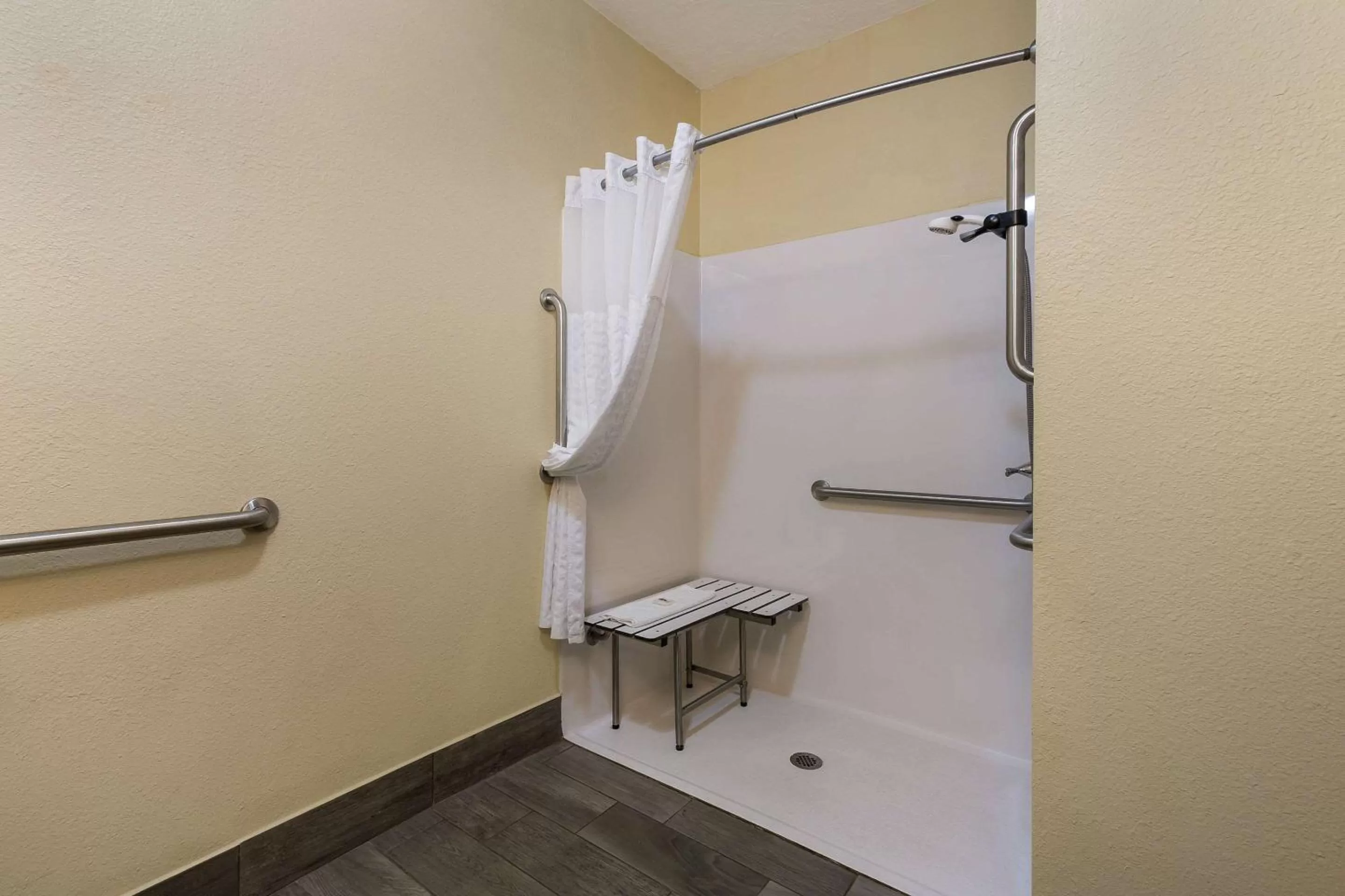 Bedroom in Comfort Inn Yankton SD