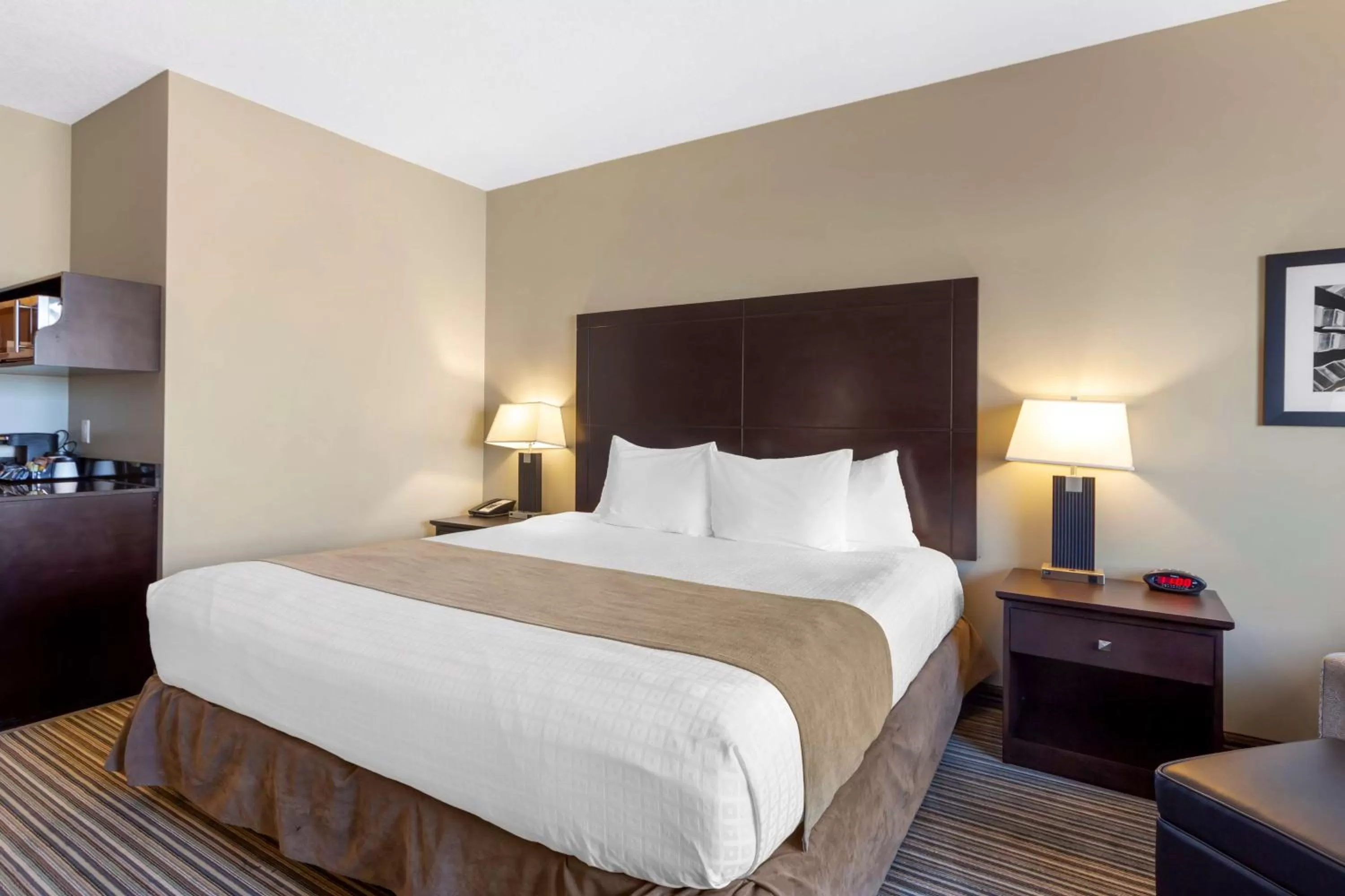 Bedroom, Bed in Best Western PLUS Fort Saskatchewan Inn & Suites