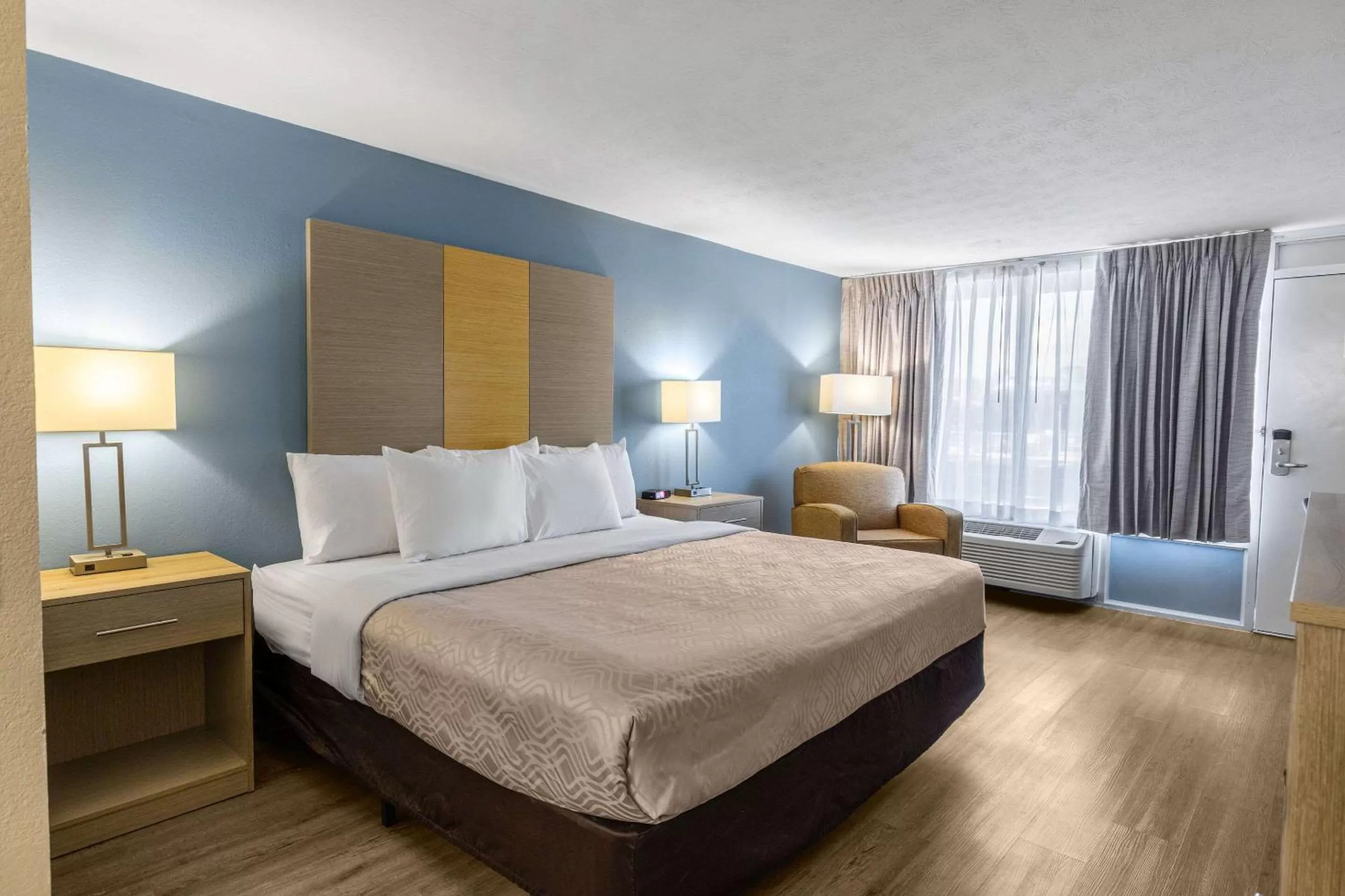 Photo of the whole room, Bed in Econo Lodge Middlesboro