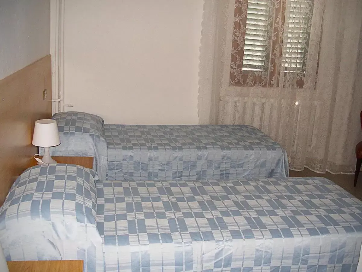 Budget Twin Room - single occupancy in Albergo Ristorante La Torretta Budget Twin Room - single occupancy in Albergo Ristorante La Torretta