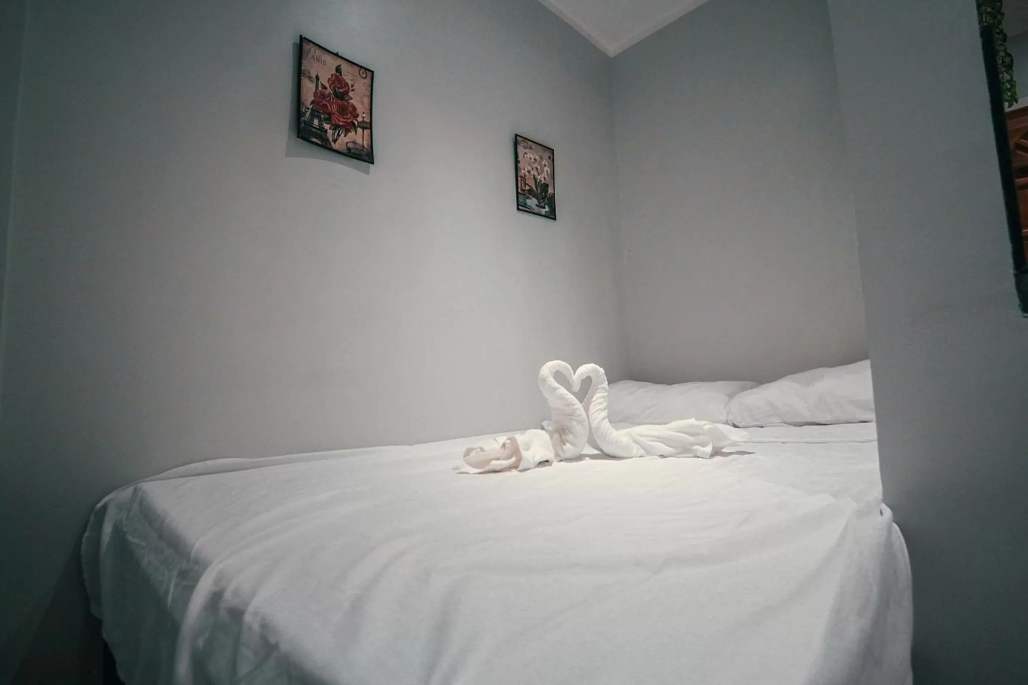 Bed in Kingswick Residences & Lodge