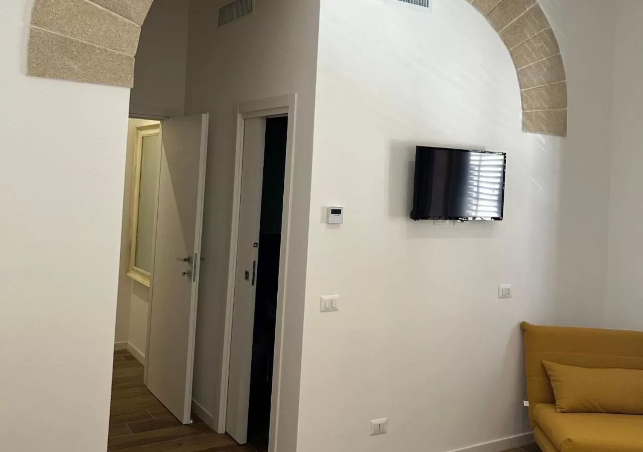 TV/Entertainment Center in A' BITTA