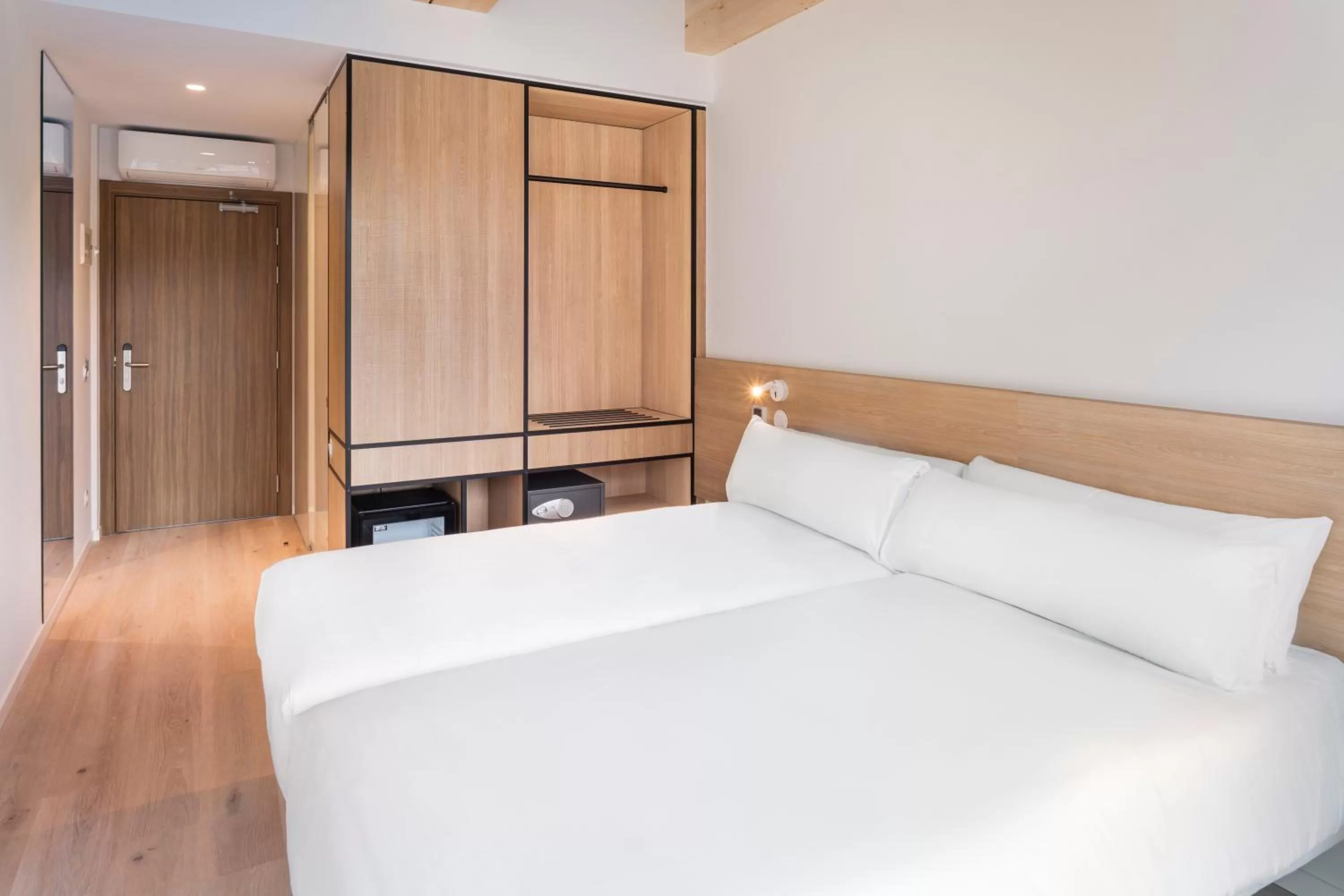 Bed in B&B HOTEL Guimarães