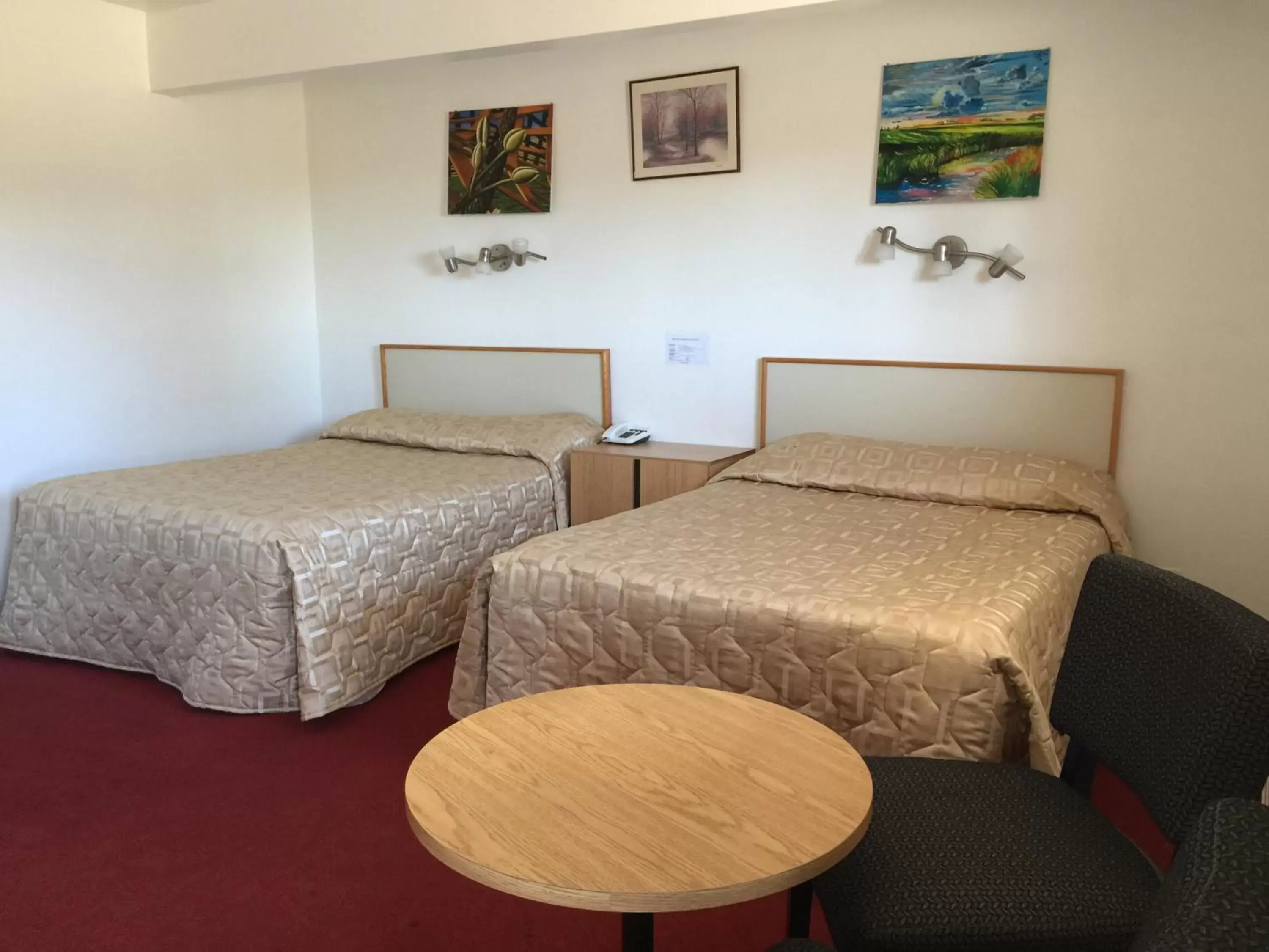 Double Room with Two Double Beds - Non-Smoking in Voyageur Motel Double Room with Two Double Beds - Non-Smoking in Voyageur Motel