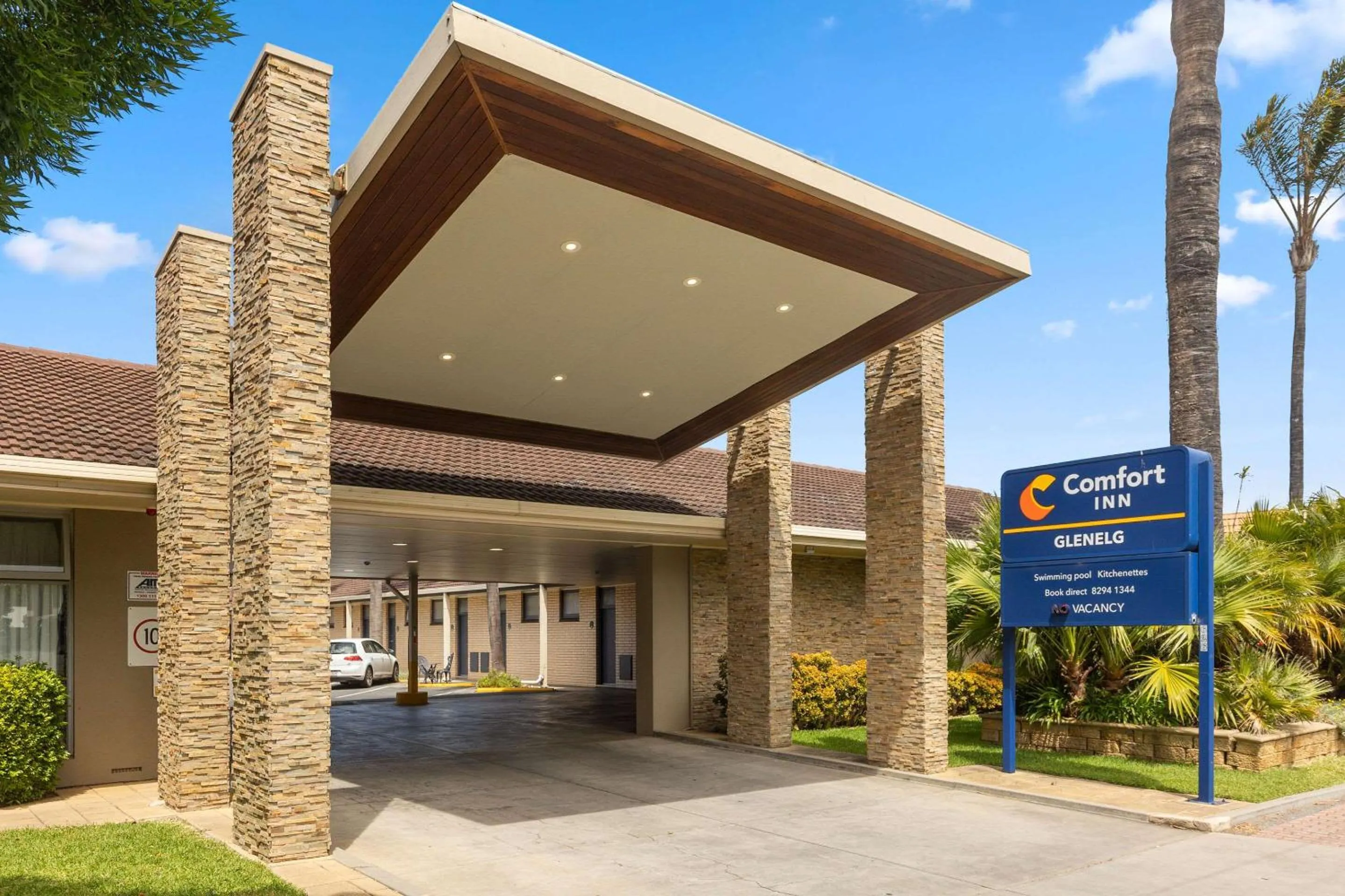 Property building in Comfort Inn Glenelg