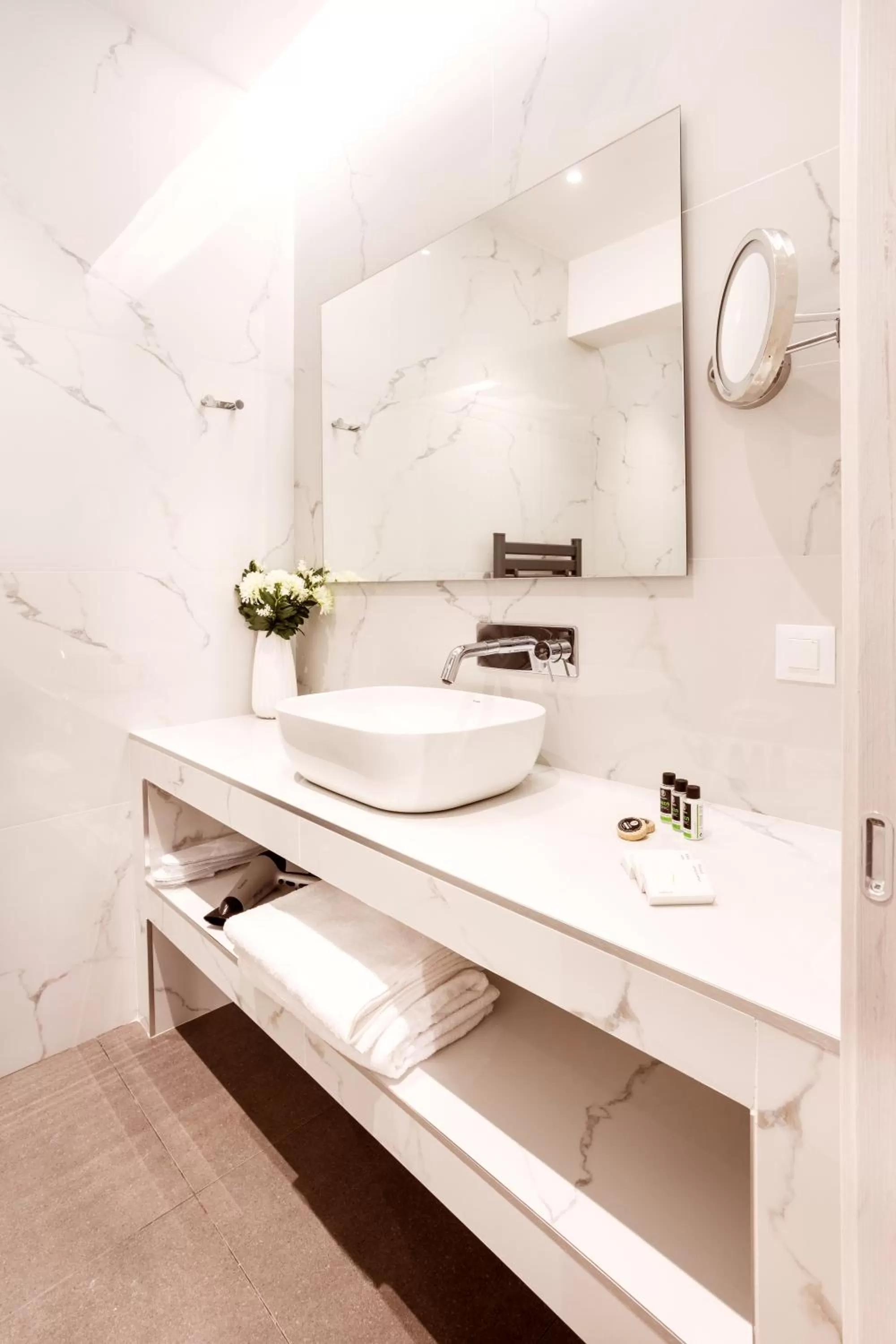 Bathroom in DAYS City Suites Athens