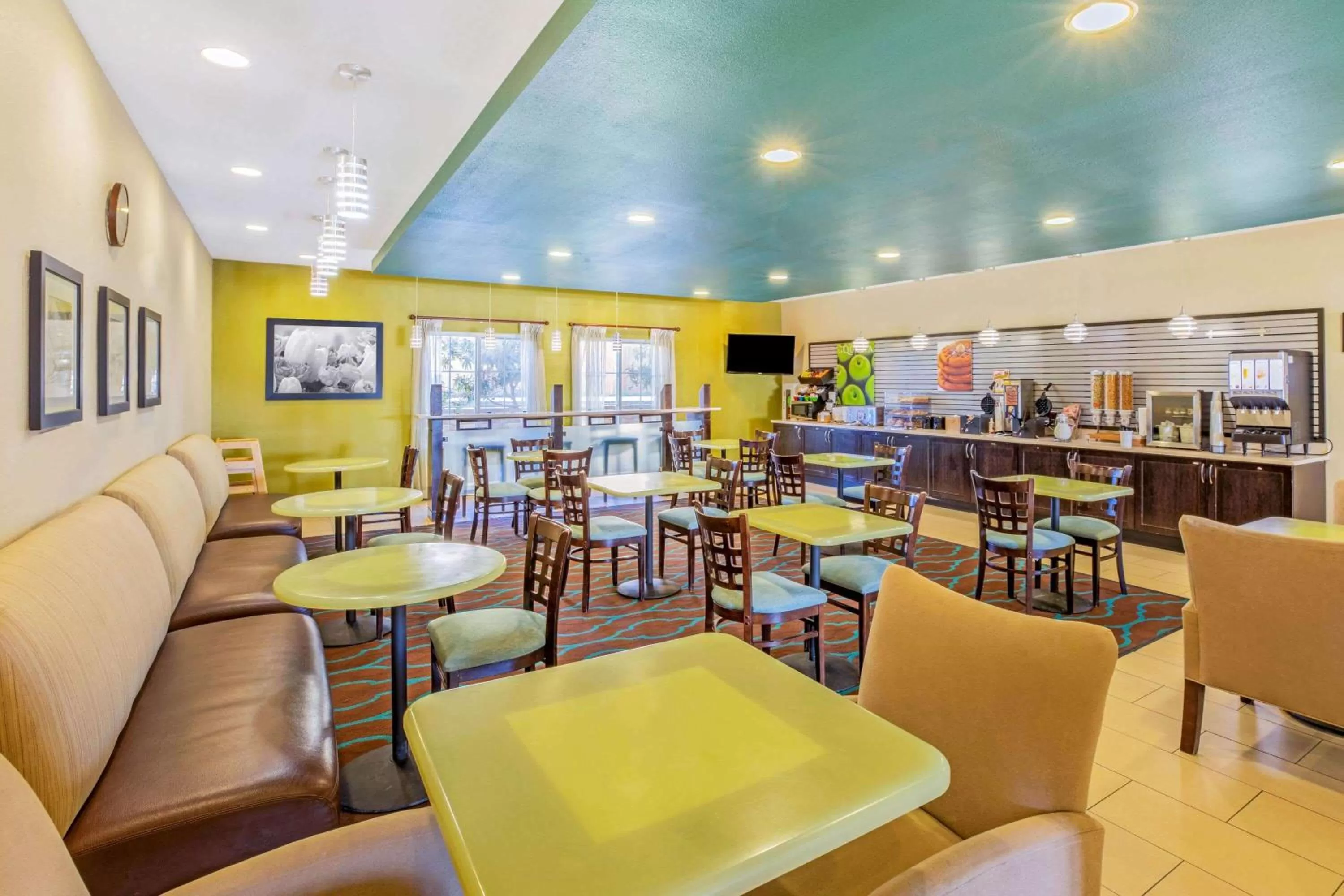 Restaurant/places to eat in La Quinta by Wyndham Floresville